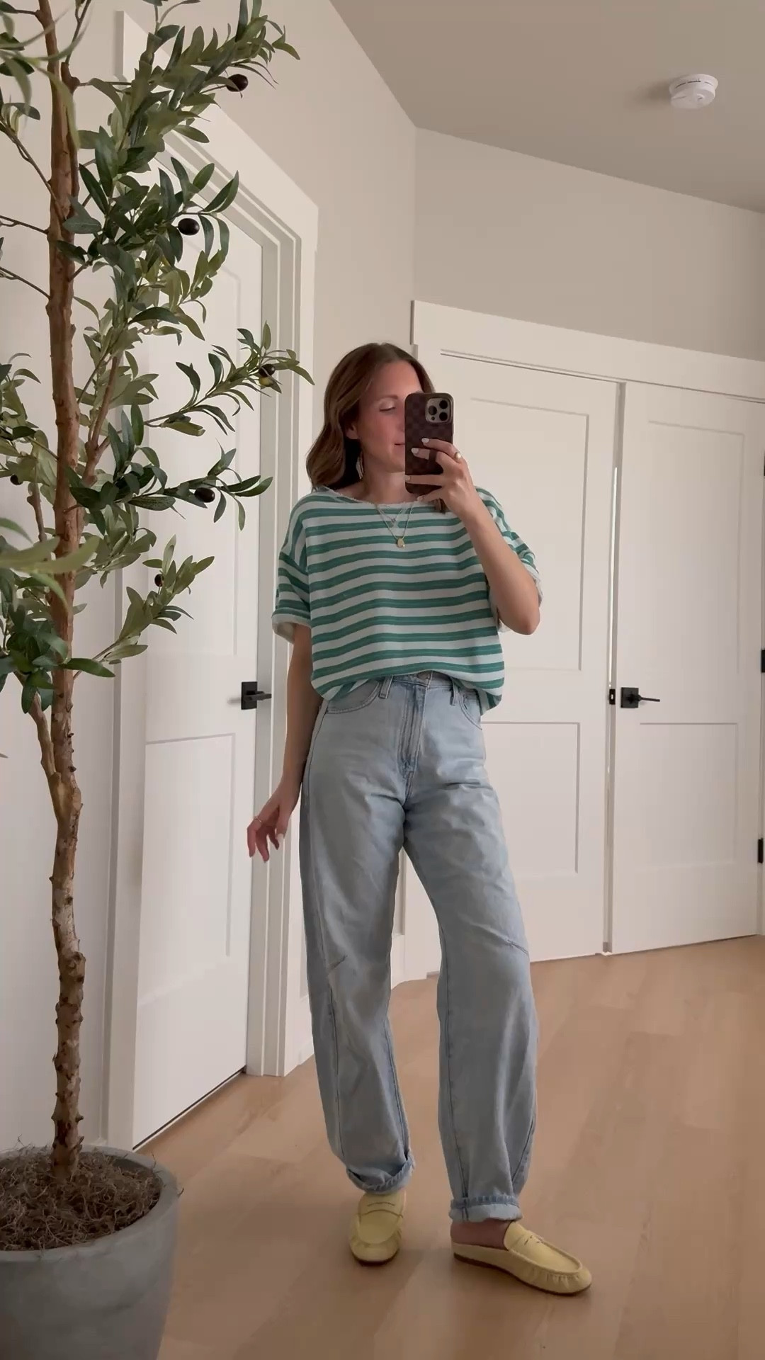 Teacher outfit idea🍎 my favorite cinch waist barrel jeans, the comfiest striped oversized tee and yellow mules

Teacher outfit idea, teacher style, classroom style, yellow shoes, striped tee, teacher Tuesday