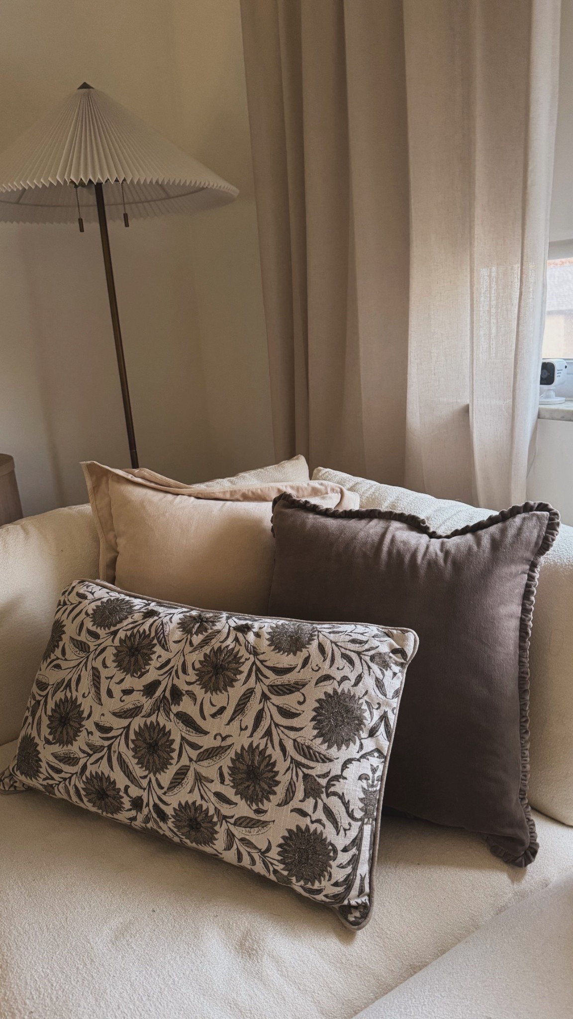 Fresh pillow stack!! ☕️

#LTKHome #LTKGiftGuide #LTKSaleAlert