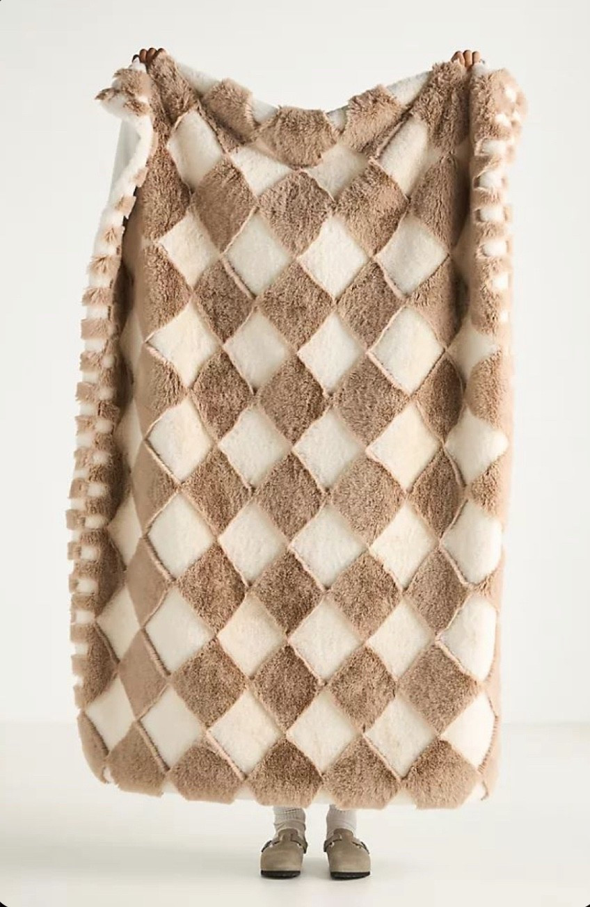 This blanket is the reason my couch is undefeated 🤍
So soft it feels luxury, looks designer, and it’s ON SALE right now 👀

✔ insanely cozy faux fur
✔ neutral checkered = goes with EVERYTHING
✔ perfect for couches, beds, movie nights, gifting

🚨 Limited-time price — I linked it in my LTK before it sells out again.
Trust me… you’ll want two
#AmazonFinds
#InfluencerFinds
#ViralHome
#TrendingHome
#MustHaveHome