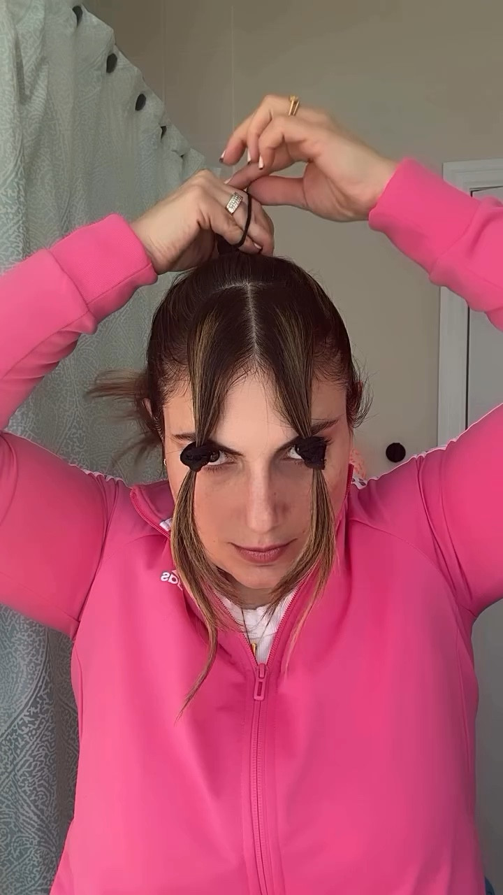 This dirty hair hairstyle has come in hands a bunch of times!  And the wand takes the fly away without the grease! 

Like & follow for more 🫶

#dirtyhairday #dirtyhairstyle #slickbackponytail #easyhairtutorial