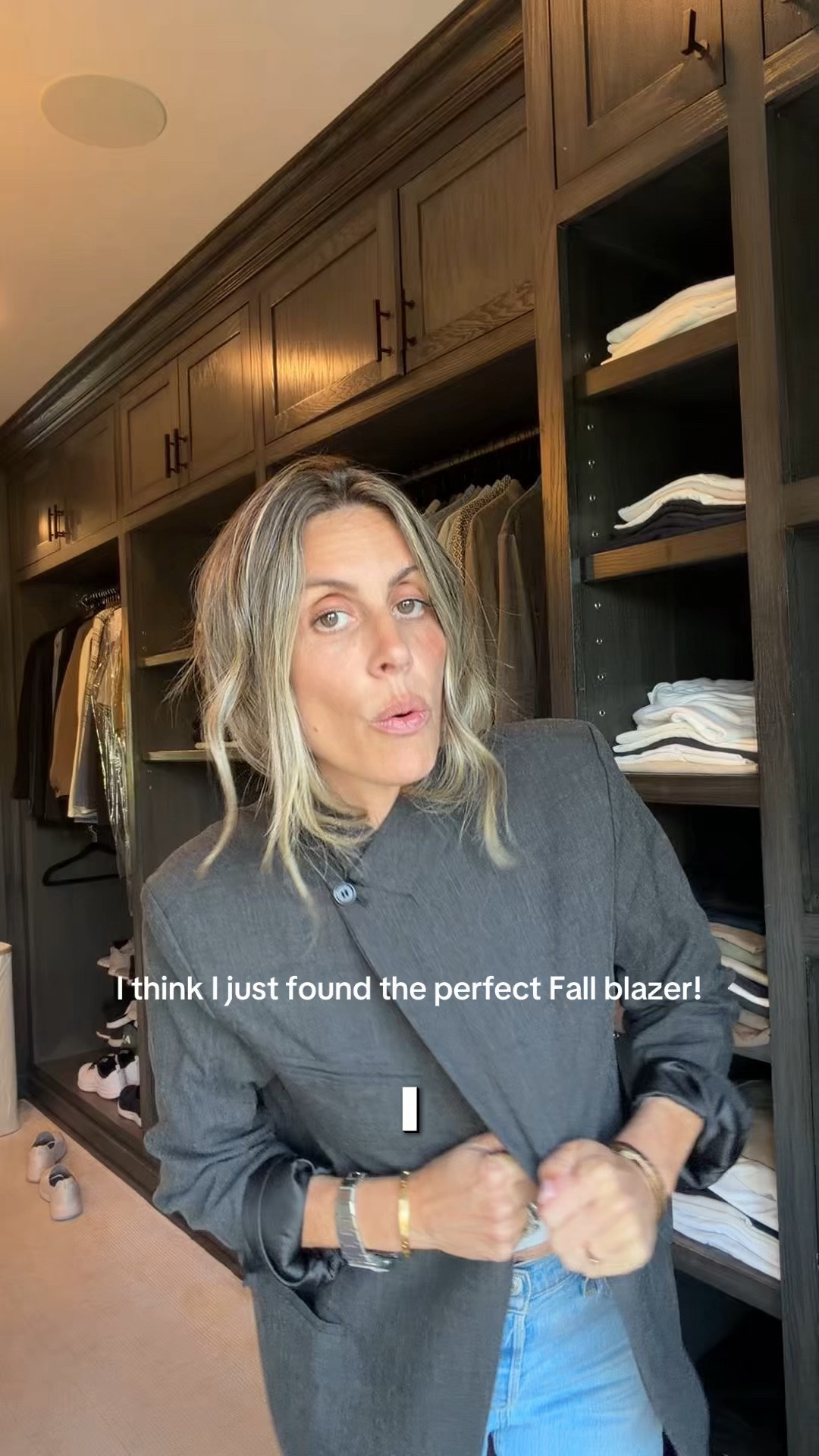 The fall blazer I didn’t want to wait to buy …

#LTKgrwm #LTKootd #LTKOver40