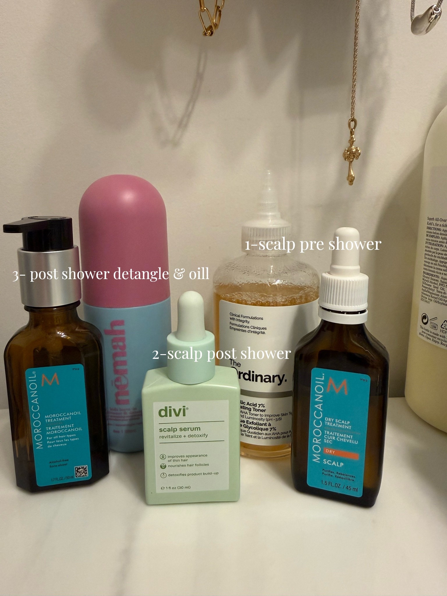 current hair wash day line up for heathy & hydrated scalp + support for postpartum hair loss

1- the ordinary glycolic acid + moroccan oil dry scalp treatment on the scalp before washing
2- divi scalp serum post shower & use every day
3- moroccan oil for shine & frizz control + nemah leave-in to detangle

 #postpartum #hairloss #healthyscalp