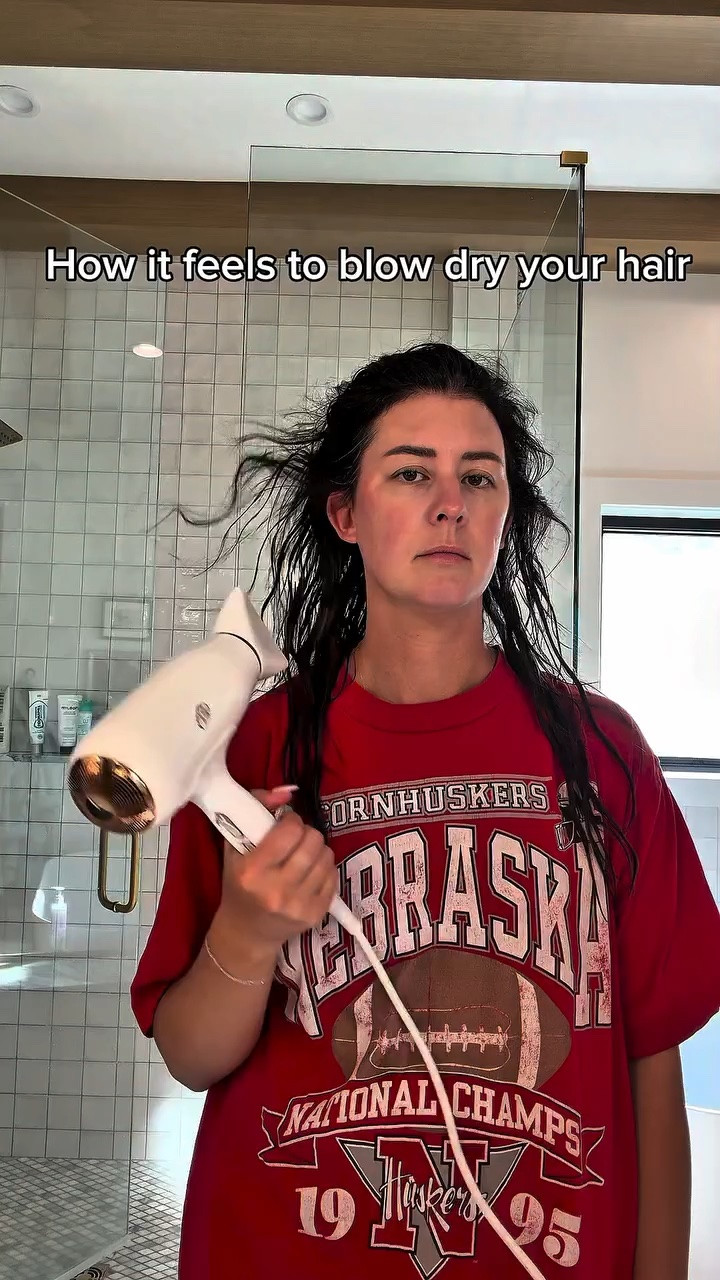 Comment HAIR for the link to my new favorite hairdryer or the link in my bio! Use code BRITTPKP ✨💁🏻‍♀️

#partner #dreame @dreame.usa