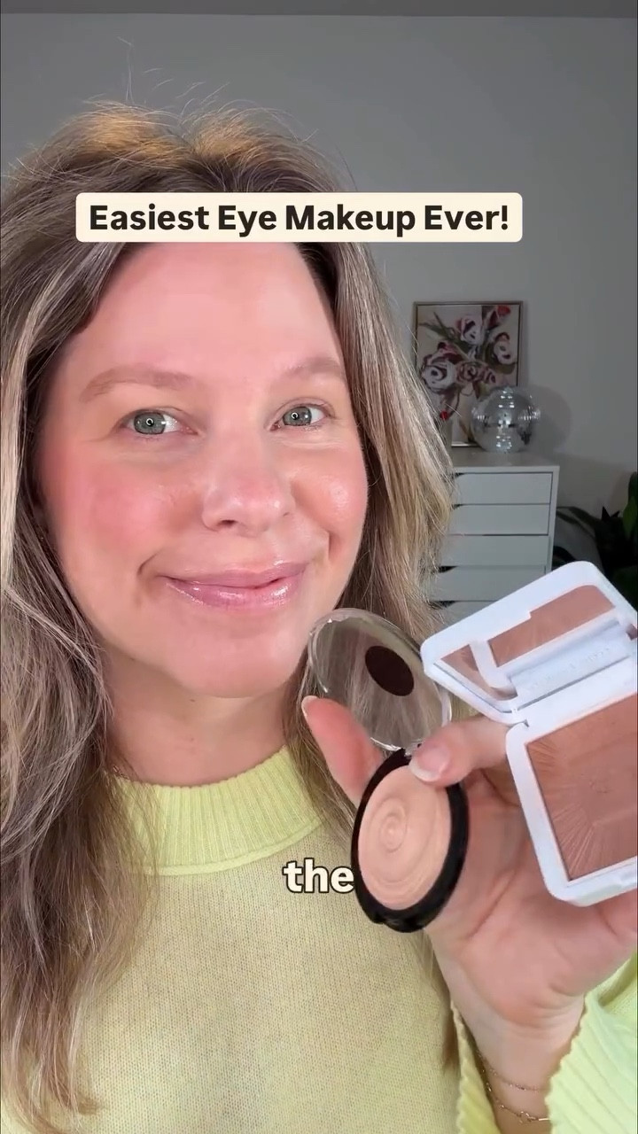 This is the easiest eye makeup look ever and it’s using products that you already own. Give it a try and follow for more easy and every day makeup for us gals who are 40+.

Using  @rmsbeauty bronzer and @lauragellerbeauty highlighter. Happy to send these your way, just let me know in the comments! 

#makeupformatureskin #easyeyemakeup