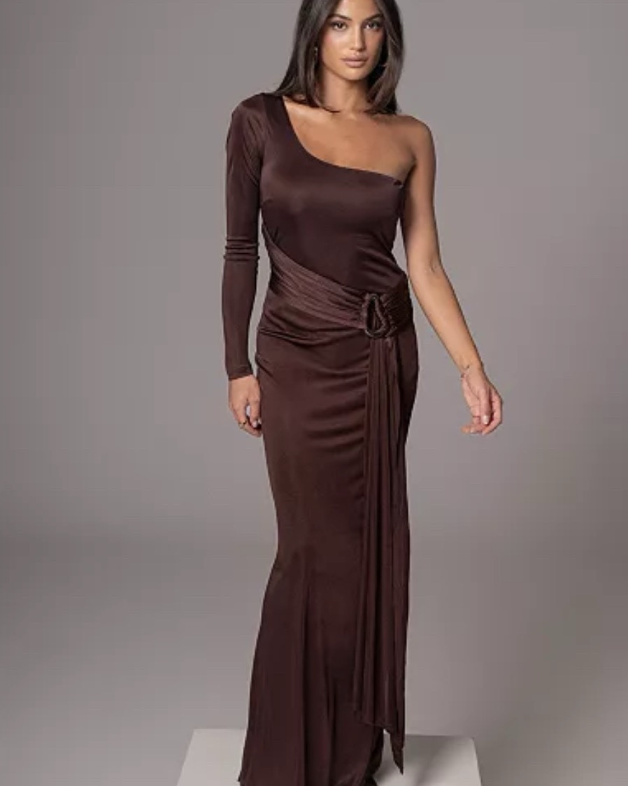 Party plans? ✨ Macy’s party dresses are on sale—but sizes are limited in some styles, so don’t wait! Grab your favorite before it’s gone 💃🖤
#partyseason #salealert #macys #frankietavares 

#LTKSaleAlert #LTKSeasonal #LTKHoliday