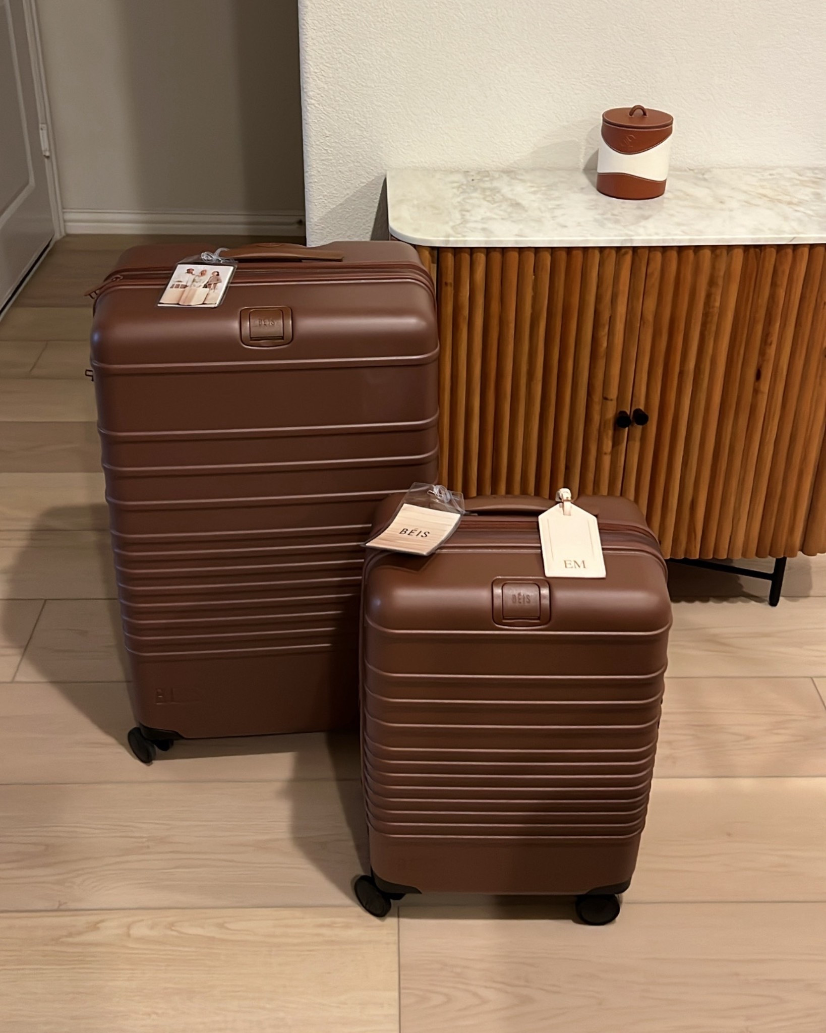 The most beautiful brown luggage set from @beistravel 🤎🧳