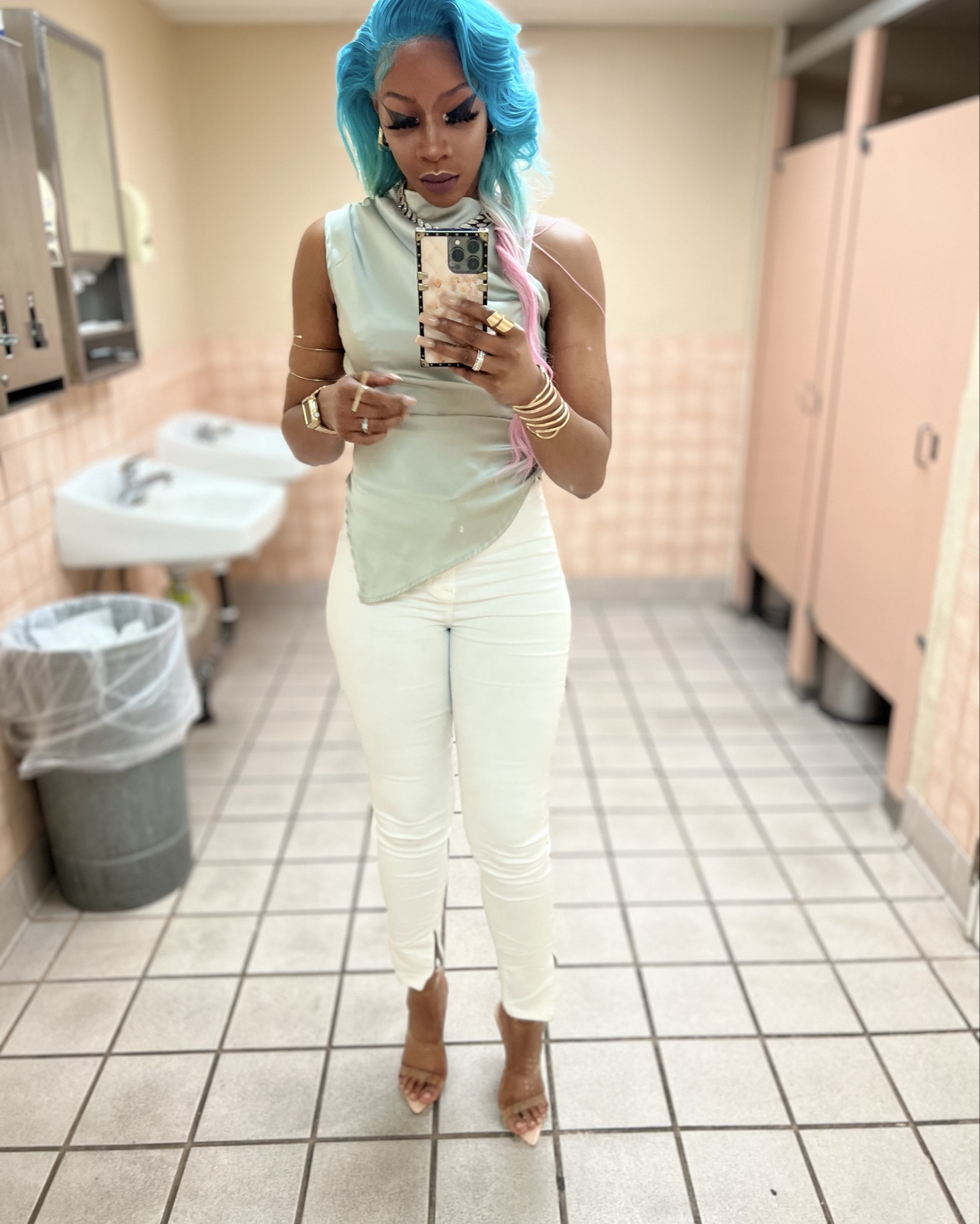 Sleeveless silk top, white skinny jeans 

#LTKStyleTip #LTKFindsUnder50 #LTKBeauty