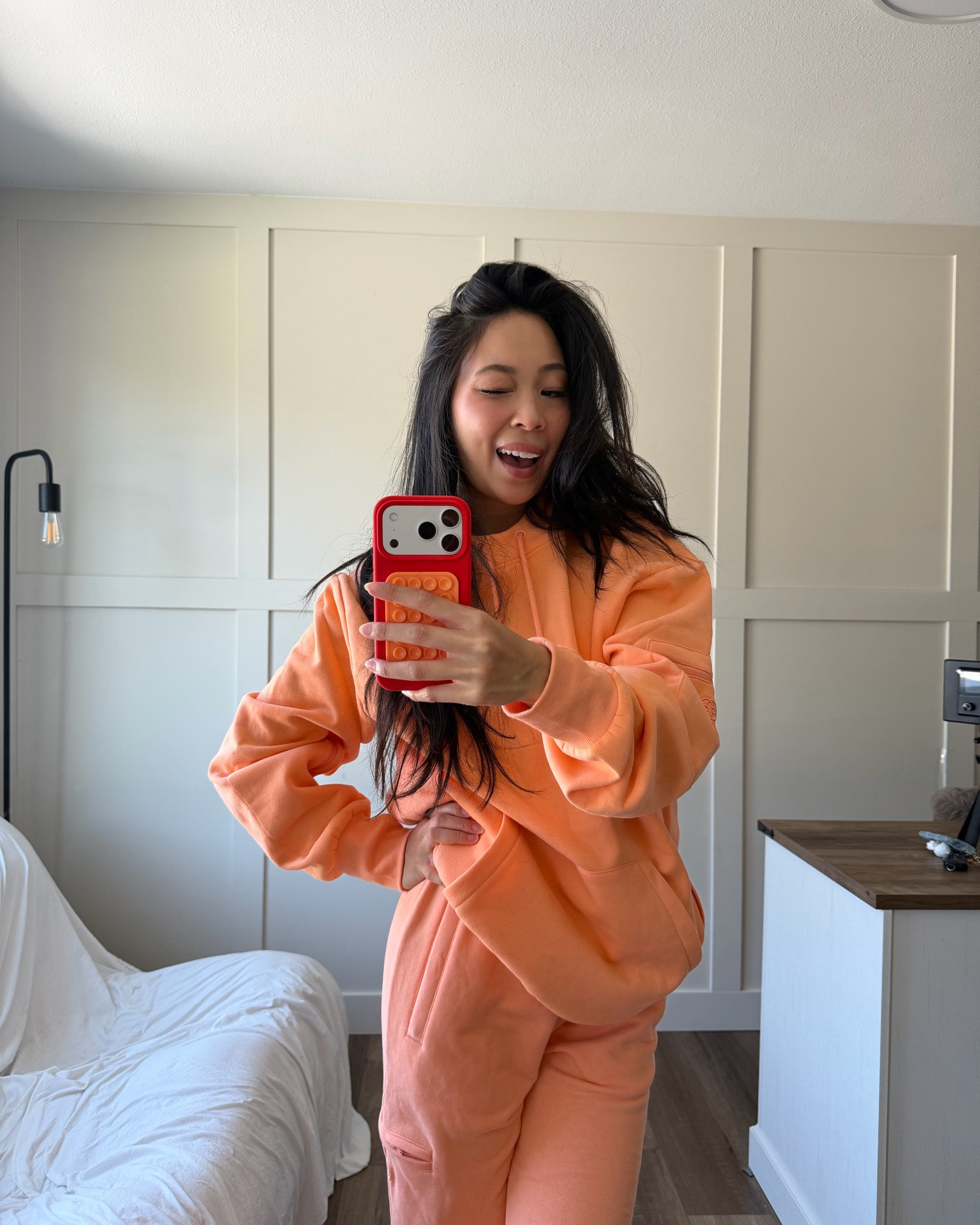 A lightweight traveler hoodie.. with an EYEMASK!!! 👀✨

First time trying their new sweatsuit loungewear while they’re having their sale. Nobody told me that the oversized hoodie and straight leg pants had multiple hidden pockets?!

(Wearing sizes XS)

#LTKootd #LTKSaleAlert #LTKgrwm