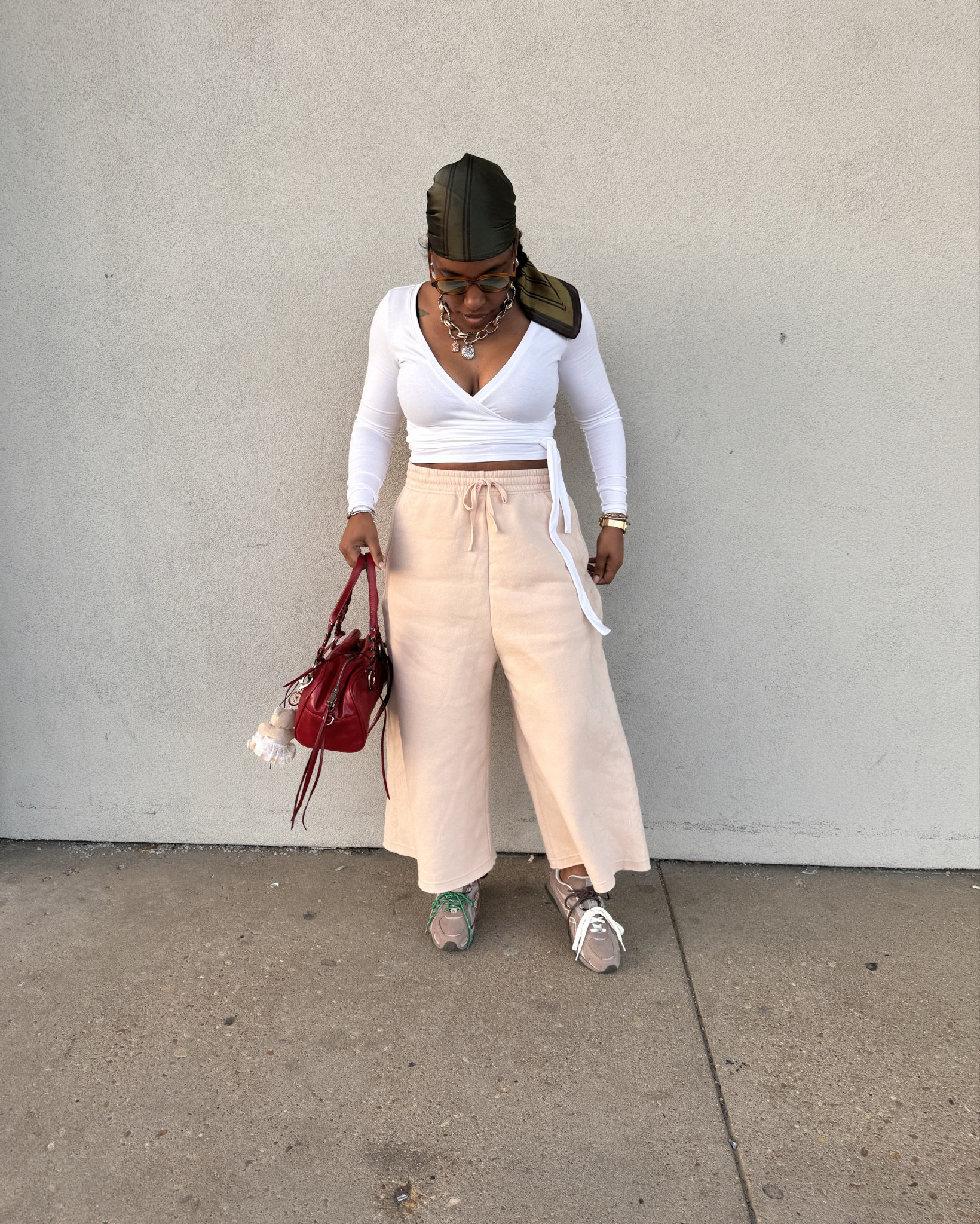 Cute and Comfy Spring Vibes

#baggysweatpants #croppedsweatpants #scarf #springootd

#LTKActive #LTKootd #LTKMidsize