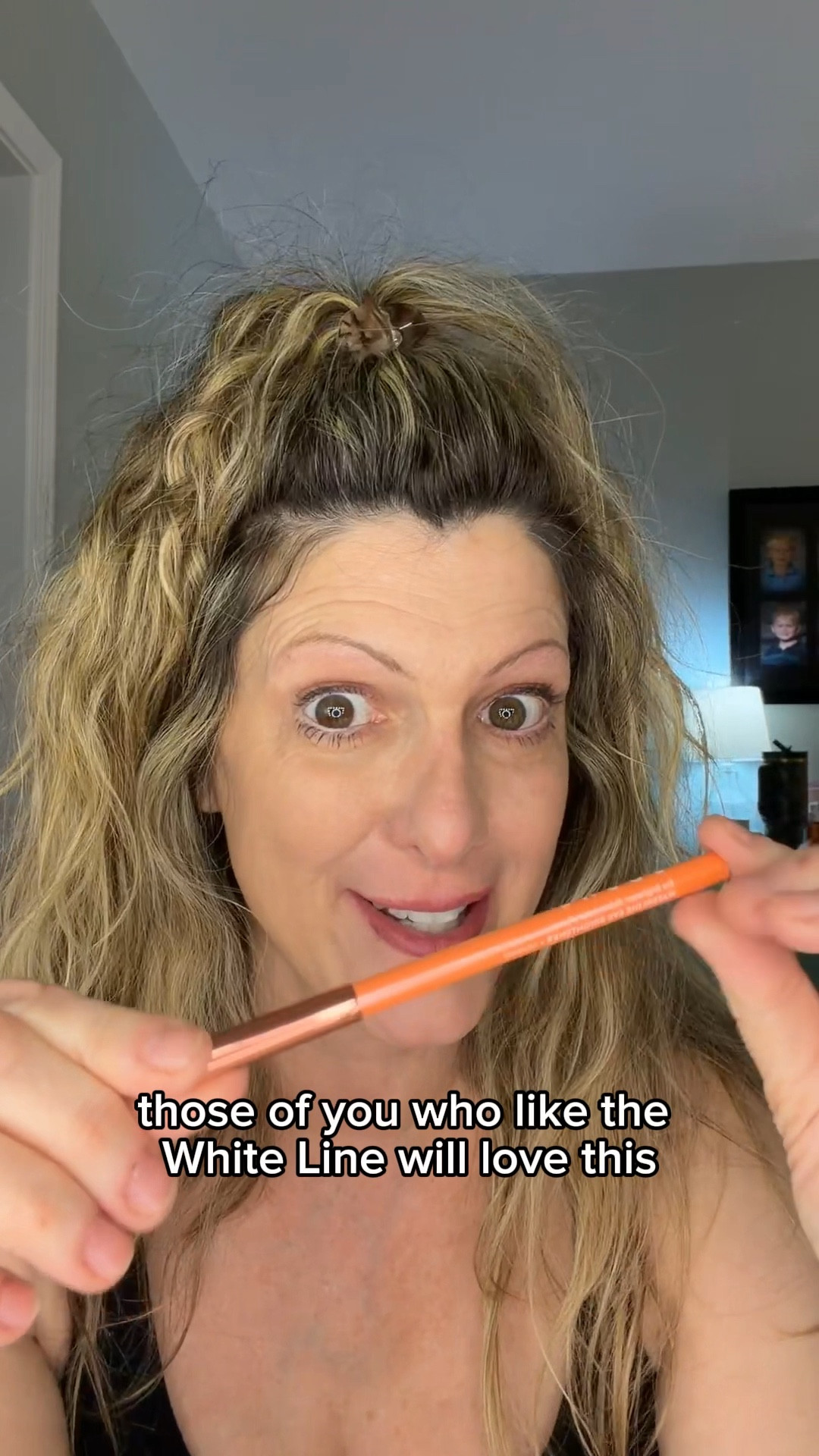 Soshe Beauty Waterline Eye Brightener
INSTANT EYE-OPENING EFFECT
A smooth, lightweight eye brightener for instantly refreshed, awakened and brighter-looking eyes. This ultra-smooth Waterline Eye  Brightener effortlessly glides onto the waterline, instantly creating a soft, eye-opening effect with a natural finish. Our creamy formula is enriched with squalane for lightweight hydration and rice bran wax for a smooth, comfortable application.