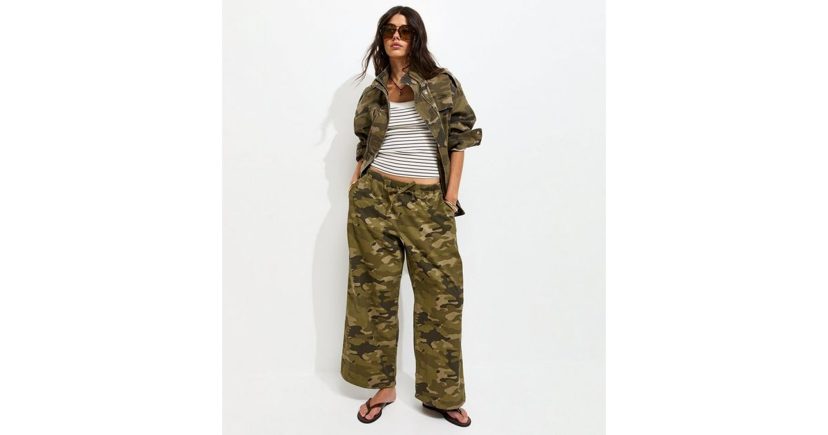 Women's Green Cotton Camo Wide Leg Cargo Trousers New Look | New Look (UK)