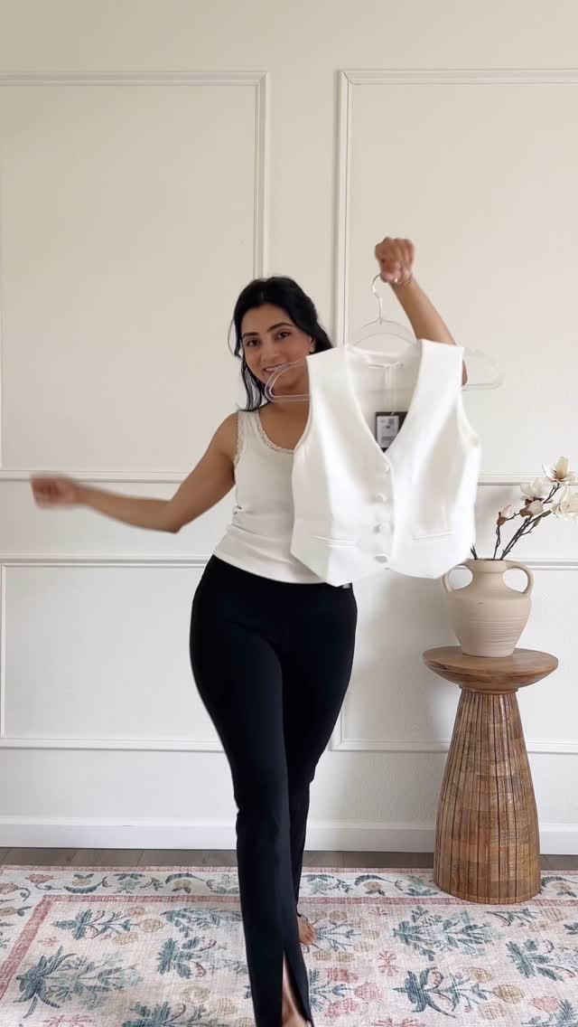 Just call it spring chic 🫶🏻🌸 Bringing blooms to the boardroom! #OfficeStyle 

Comment “SPRING” for outfit details straight to your inbox 

Outfit from @lovebonito 

#officewear #womensofficewear #springoutfitideas #springoutfitinspo #effortlesslychic #everydaylook #corporategirl #capsulewardobe #springstyles #womensstyle #outﬁtinspo [office wear, womens corporate styles, womens office outfit, spring styling, spring outfit ideas, work wear inspo]