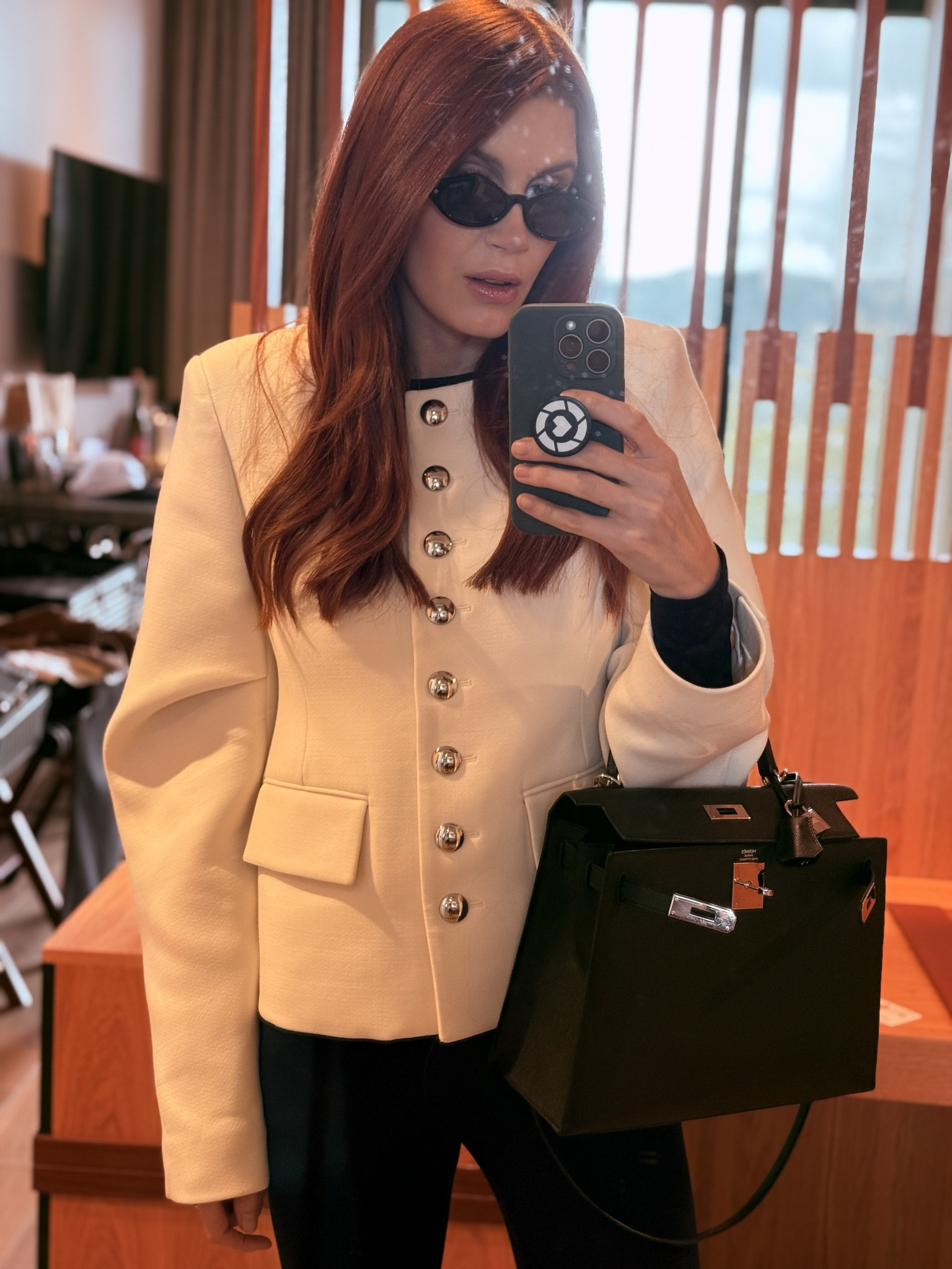 This jacket…swoon. It just makes you feel so well dressed. The fabric is thick, the structure is gorgeous and it goes from work event to date night 😍
Total investment piece but also worth it. 


#LTKWorkwear #LTKU #LTKParties