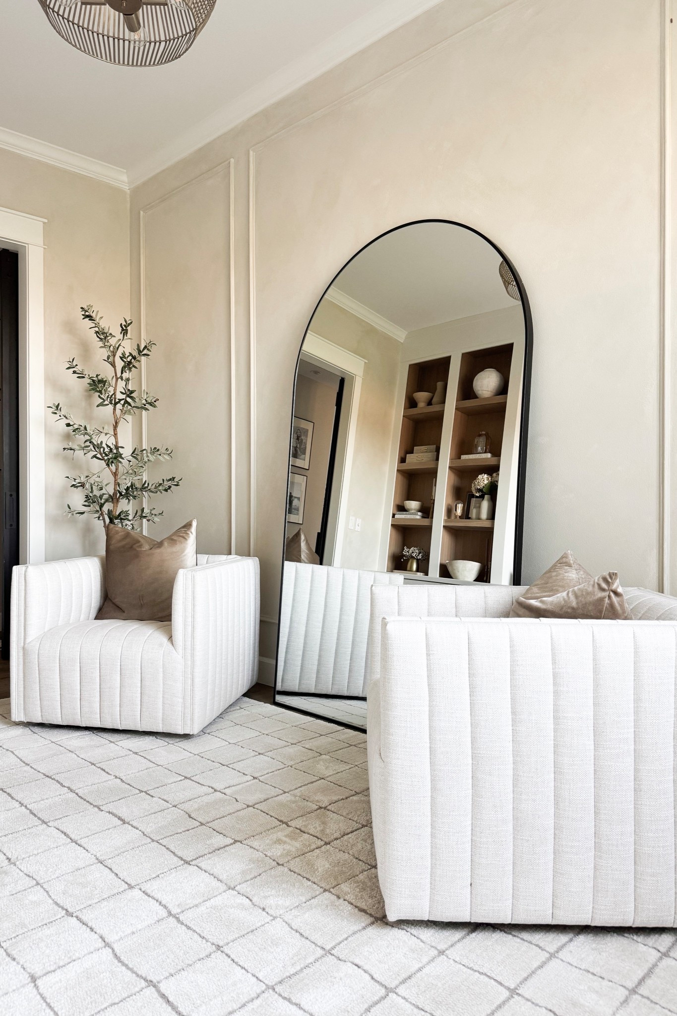 So many sale finds in my home office - accent chairs, rug, and mirror!

Home, home finds, home accents, home decor, modern home, neutral home, organic home, area rug, neutral rug, arched mirror, accent chair, home office, office styling 

#LTKHome #LTKSaleAlert #LTKSeasonal