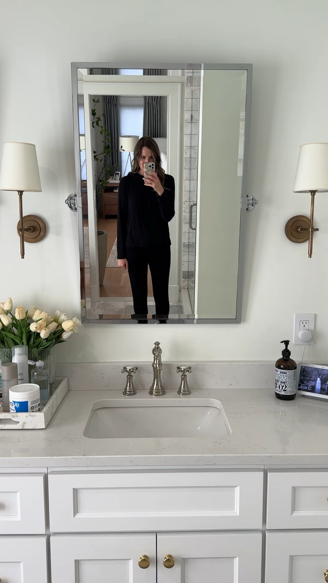 Use code CE-DREWSDESIGN to get 40% off my ribbed knit bamboo jogger set from @cozyearth! I’m wearing the medium here. This is the absolute softest set I’ve ever worn. I love the pockets and the thick waistband. This is a perfect gift for your mom’s sister or friend!

#LTKSeasonal #LTKStyleTip #LTKCyberWeek