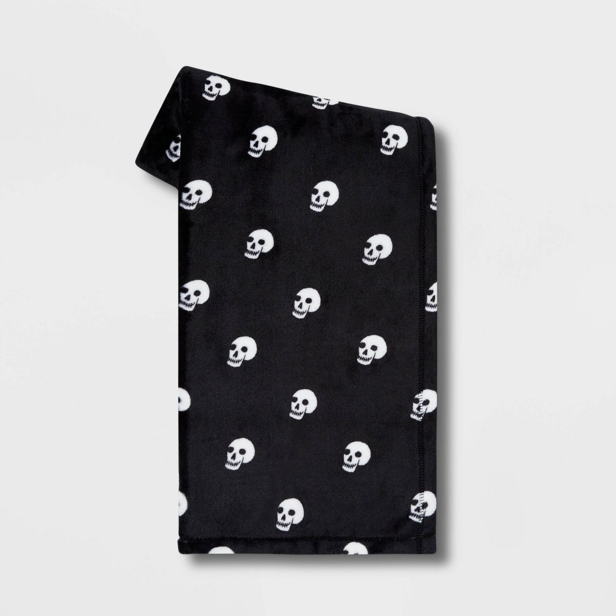 Mini Skulls Printed Plush Halloween Throw Blanket - Hyde & EEK! Boutique™ | Target