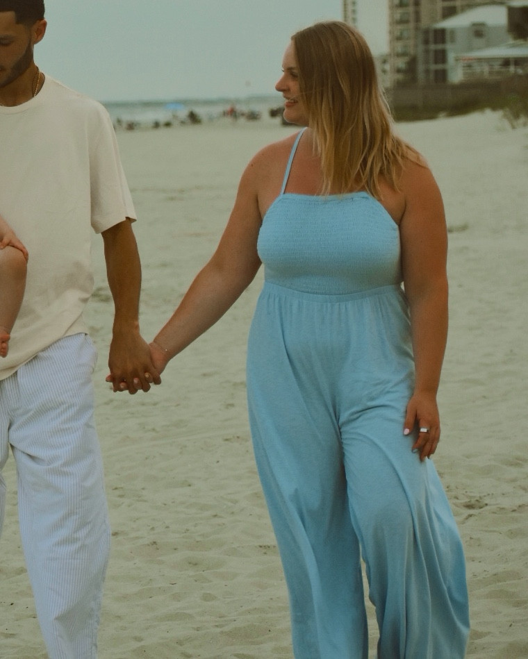 The cutest little jumpsuit 🩵 Blue is all sold out but the maroon one is perfect for fall 😍

#LTKFindsUnder50 #LTKSaleAlert #LTKMidsize