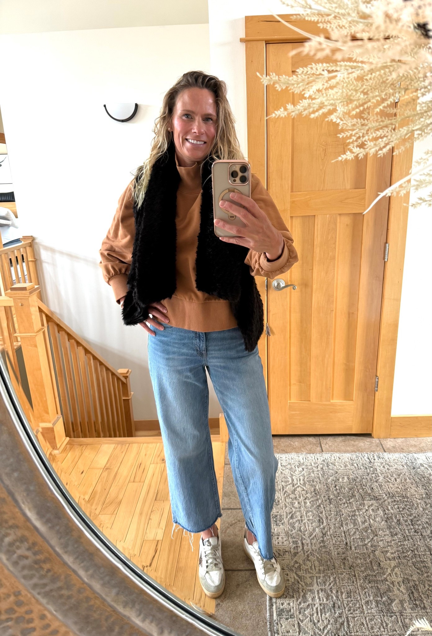 Casual layers and cozy vibes! 🍂🖤
This look is giving off-duty chic with the perfect mix of comfort and edge. From the warm-toned sweatshirt to the soft faux fur vest and distressed denim, it’s a must-have fall-to-winter transition fit. Styled with classic sneakers for that effortless finish!

🛍️ Shop the full outfit on my [LTK page] – linked in bio!
#LTKstyle #OutfitInspo #FallFashion #CasualCool #OOTD #LTKFinds