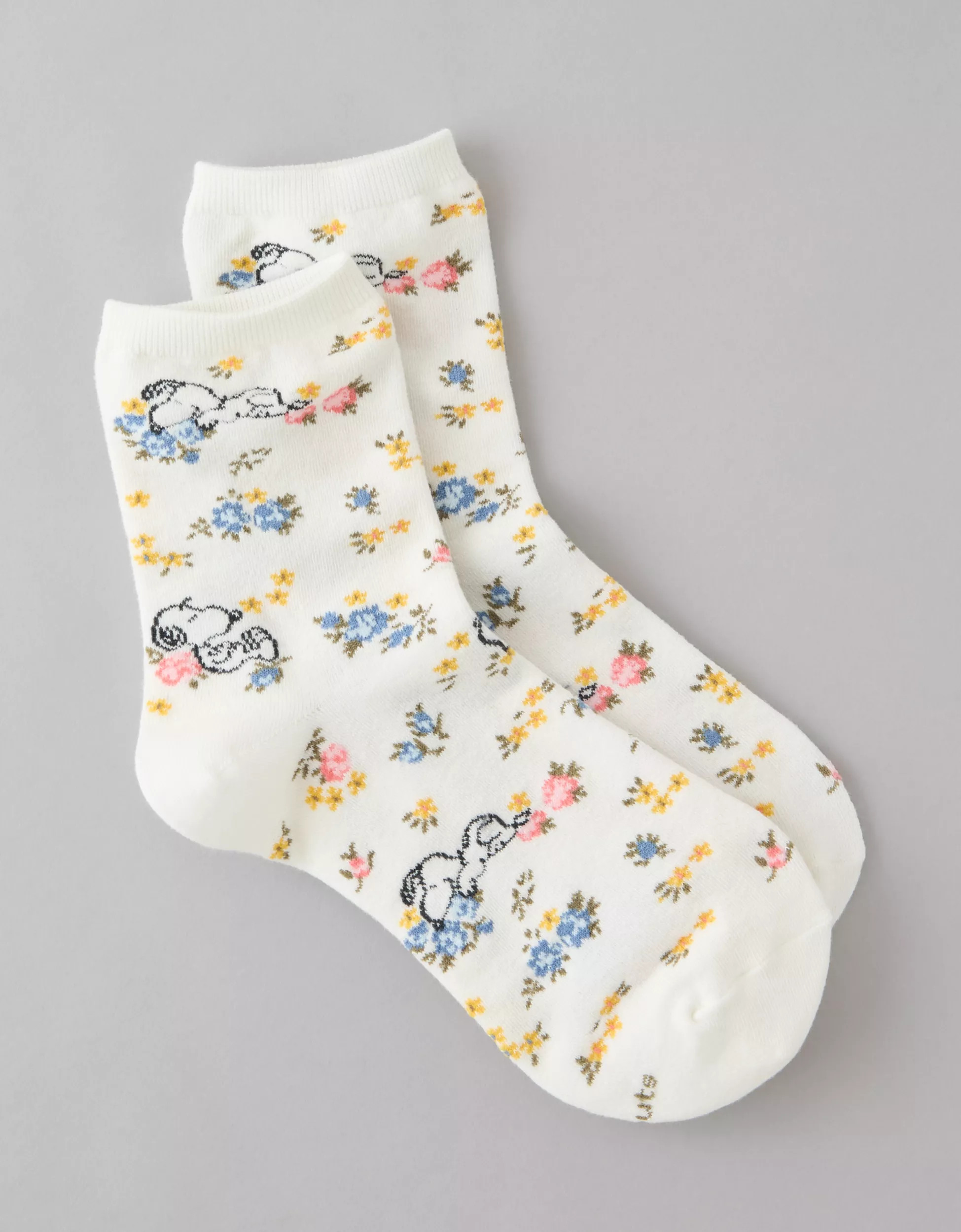 AE Snoopy Flowers Cropped Crew Socks | American Eagle Outfitters (US & CA)