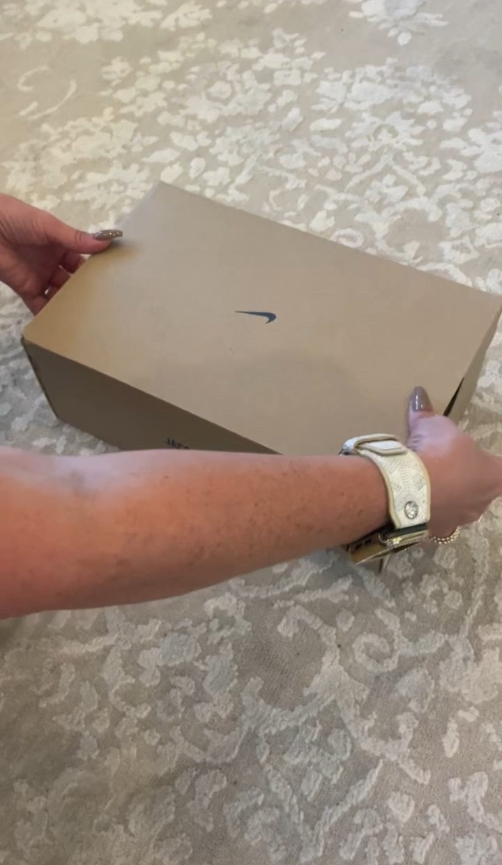 New sneakers for fall! So excited about these 

Fall, sneakers, Jacquemus, neutral

#LTKfit #LTKshoecrush #LTKstyletip