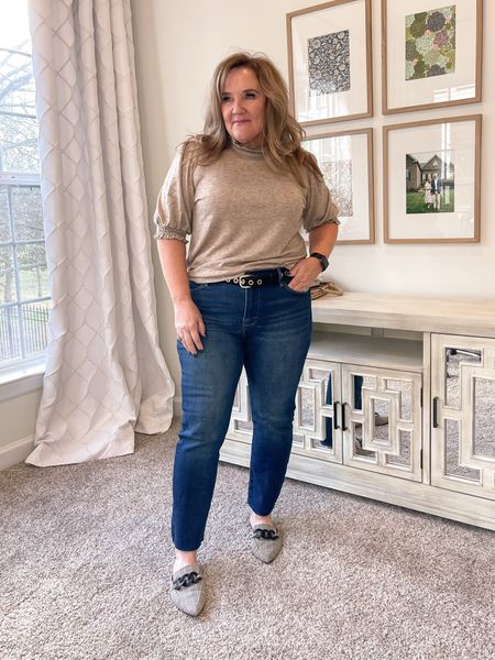 Size L in soft short sleeve mock neck top. 
Size 30 in the jeans/jeggings. Very stretchy. 

Code NANETTE10 for 10% off your purchase at GibsonLook 

#LTKunder100 #LTKcurves #LTKworkwear