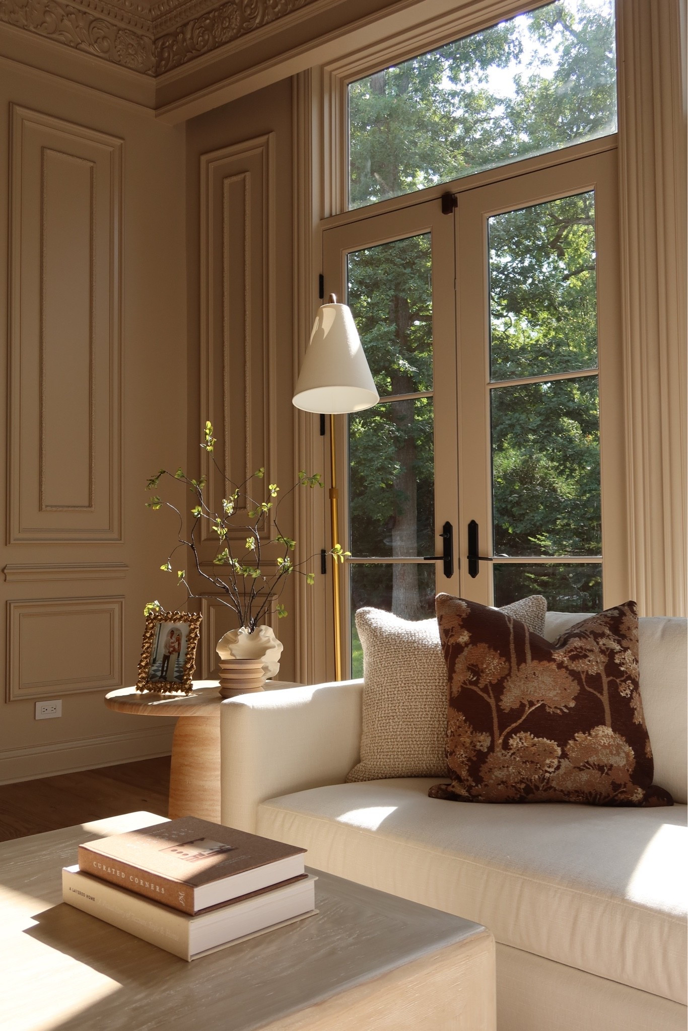 Living Room Decor 

elefante, timeless, decor

#LTKHome #LTKmorningroutine #LTKU