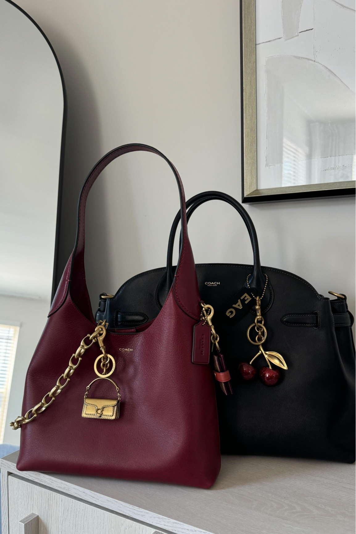 headed to a meeting but before I go, who guessed it?! @coach is really theeeeee moment! 

I know I know these bags are so trendy rn but they are going to go so well with my fall/winter closet and that empire 40 is fully going with me everywhere I travel because my poor Lana Coach Bag is cream and has been going through it with all the travel so it was time to switch it up for a darker color! 

What do we think?!