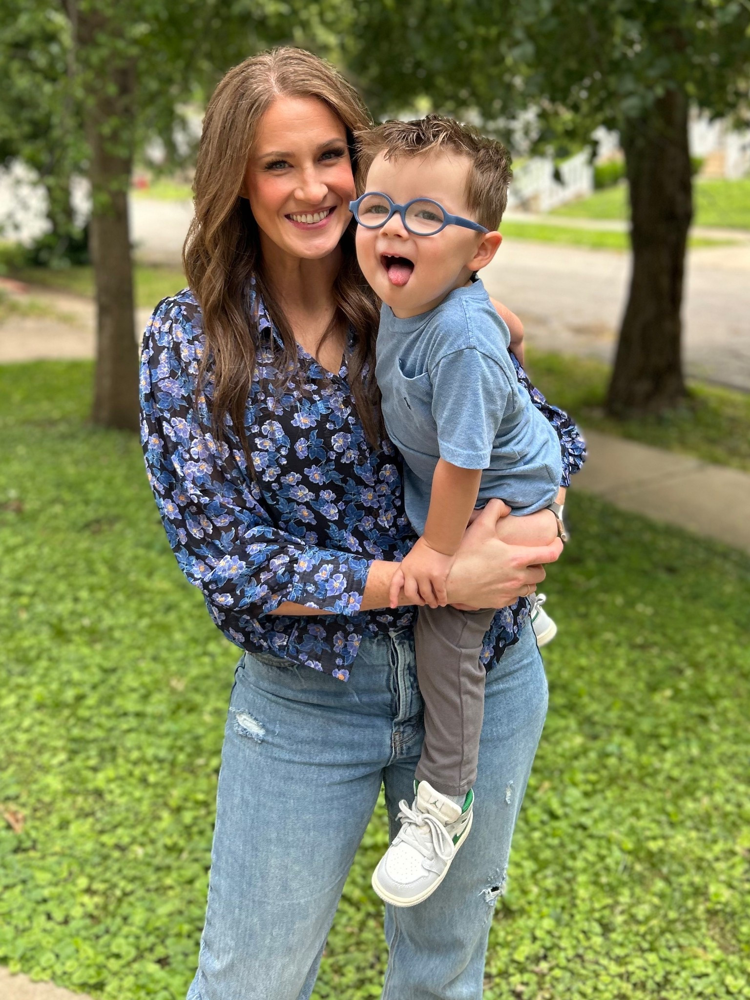 Love this floral blouse and had so many compliments on it!
The sleeves are too short, but I’m used to it because I’m 5’10”, wearing a size large.
Floral top, summer outfit, spring outfit, jeans outfit, dinner outfit, floral outfit

#LTKSummerEdit #LTKFindsUnder50 #LTKMidsize