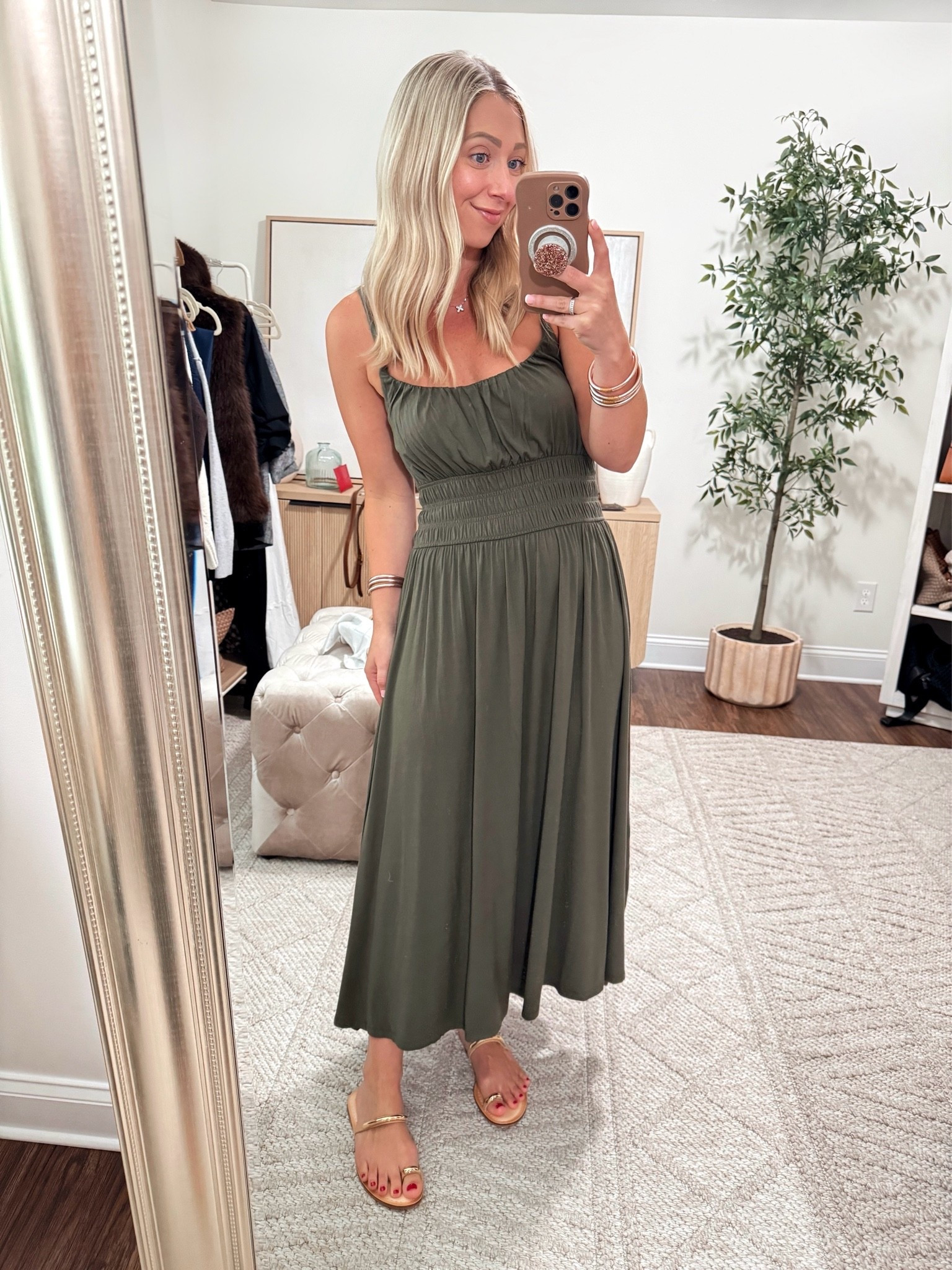 The comfiest dress! Wearing size small regular!

Old navy, Memorial Day weekend, maxi dresses

#LTKdayinmylife #LTKootd #LTKgrwm