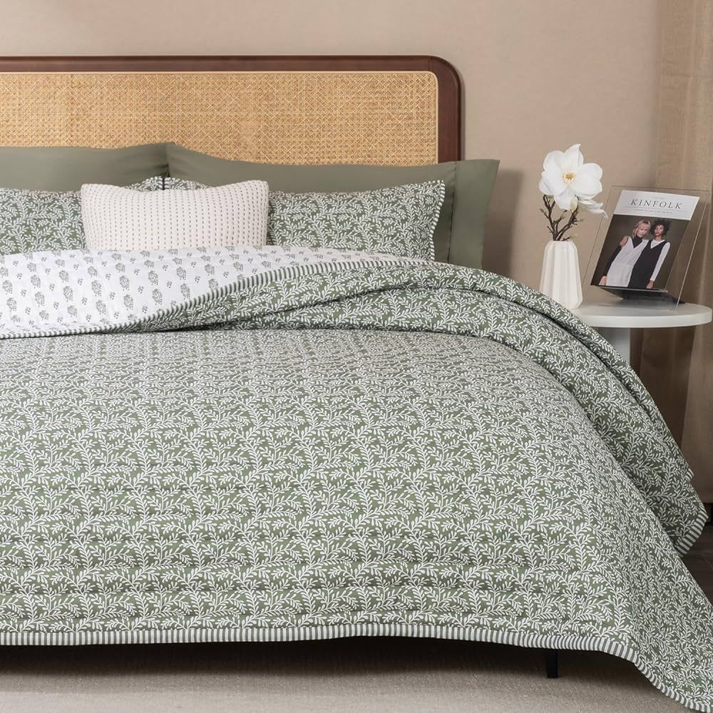 EVERGRACE Floral Printed Quilt Comforter Set King Size, 3 Pieces (1 Reversible Quilt Bedding Set,... | Amazon (US)