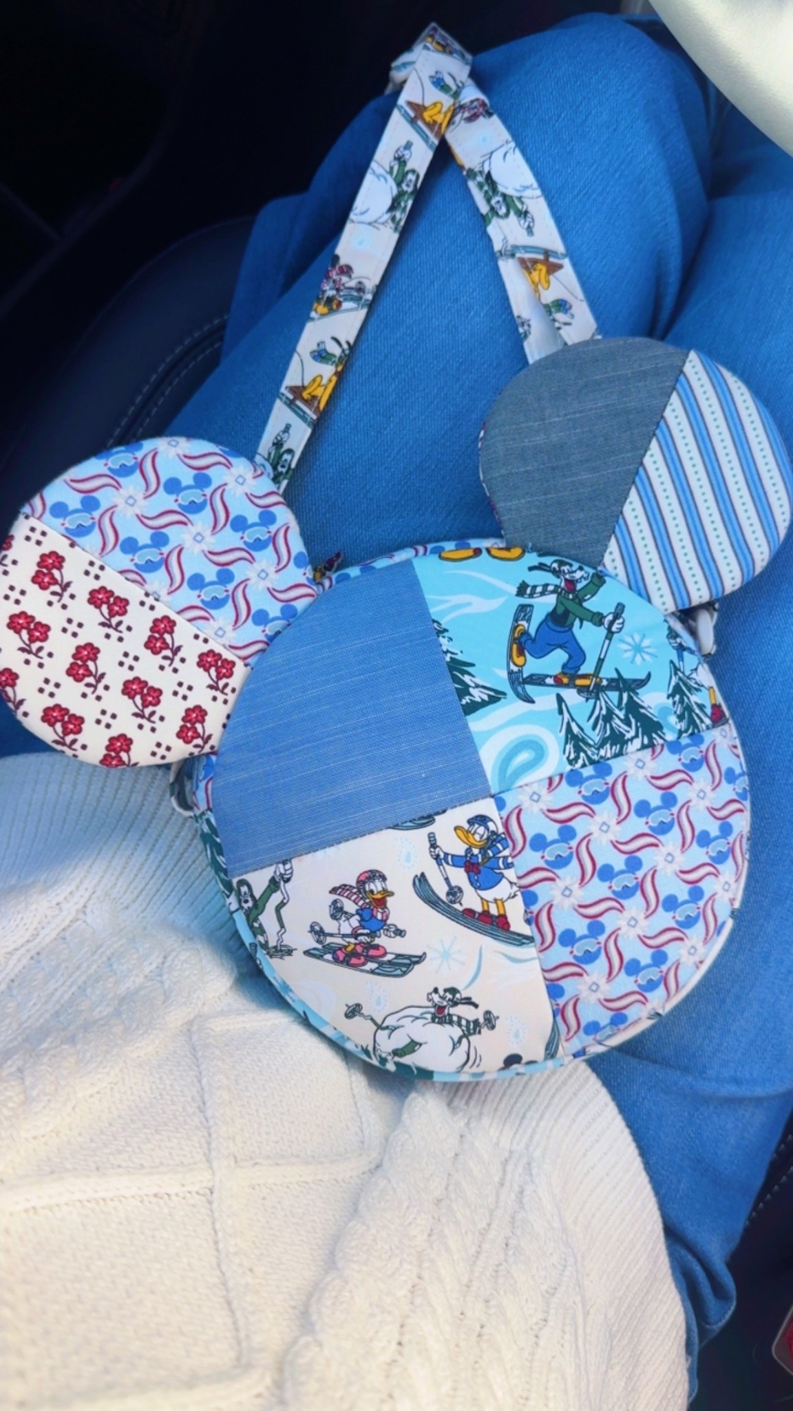 Disney Vera Bradley bag on sale💙 Disney purse, Mickey bag, quilted bag, patch bag, Vera Bradley sale, Disney outfit, Disney style, Disney ideas, Disney Inspo, Disney day, Disney girl, Disney deals, Disney Mickey Mouse Crossbody
Ski Weekend Mickey Mouse Patchwork in Premium Cotton

#LTKGiftGuide #LTKHoliday #LTKTravel