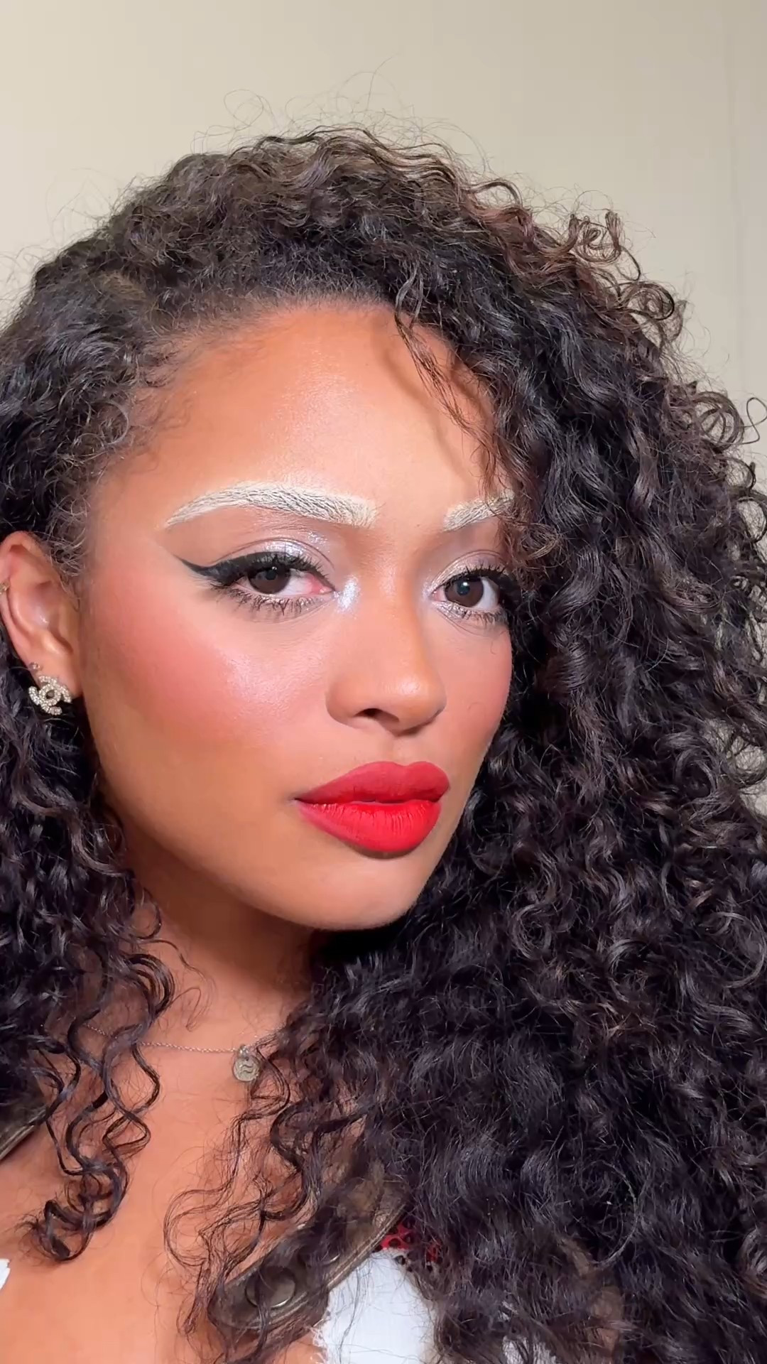 A moment for the bleach brows please! 🙂‍↕️ Loved this look for the Cowboy Carter concert 👸🏽🐝

#LTKBeauty #LTKFindsUnder50 #LTKSummerEdit