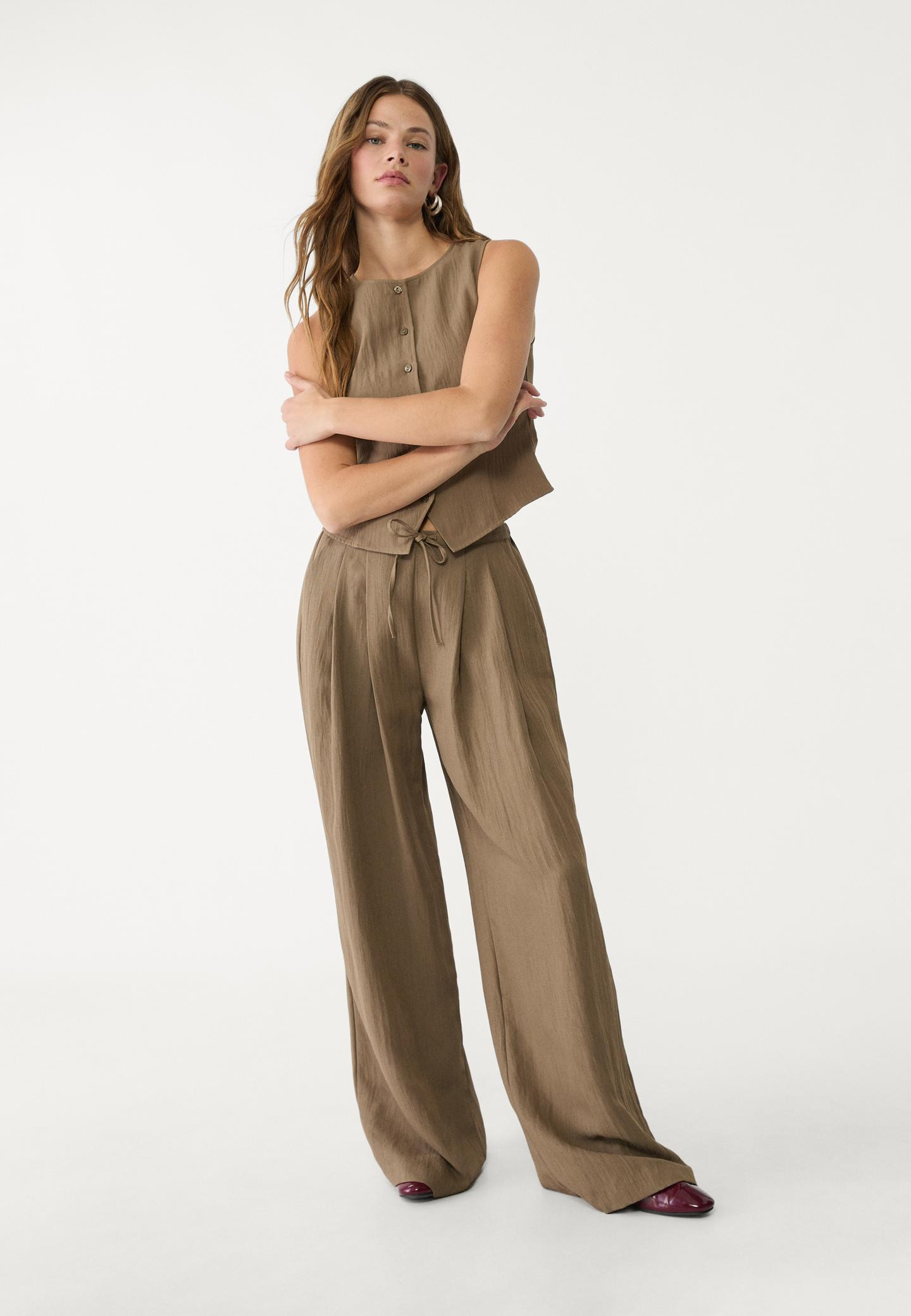 Textured drawstring trousers - Women's Trousers | Stradivarius United Kingdom | Stradivarius (UK)