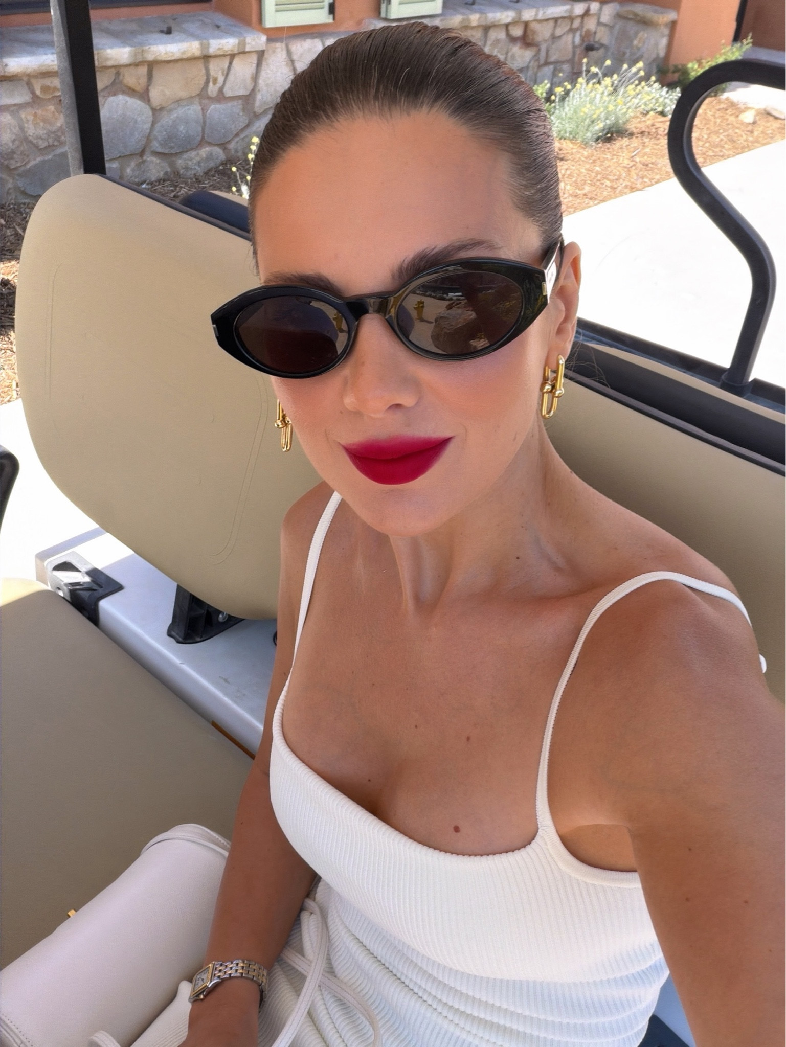 I know you know what lipstick this is, so drop it in the comments 😎