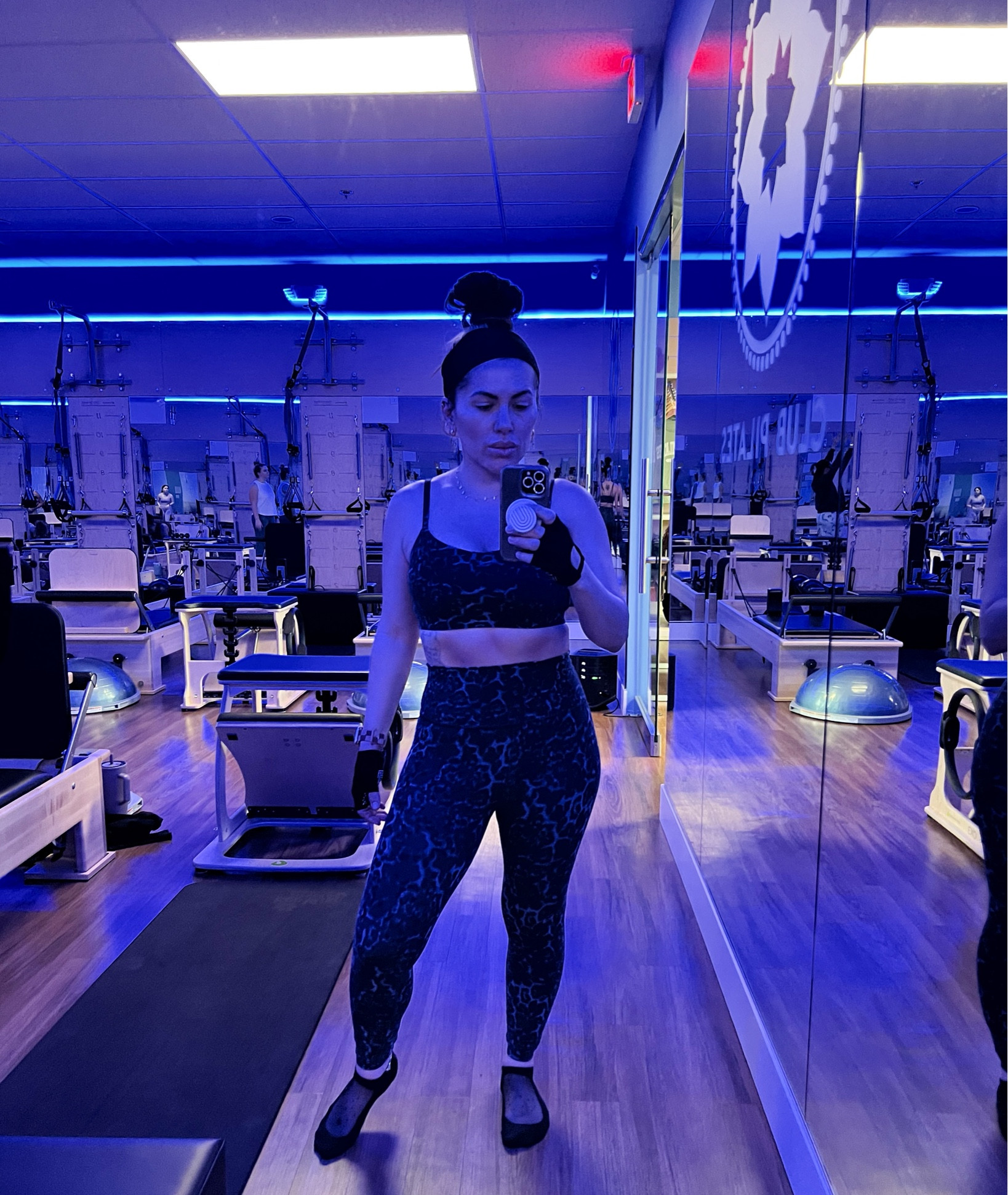 Size medium in the top & small in the bottoms. Little compression, light support, a lot of stretch.

#LTKFitness #LTKSaleAlert #LTKActive