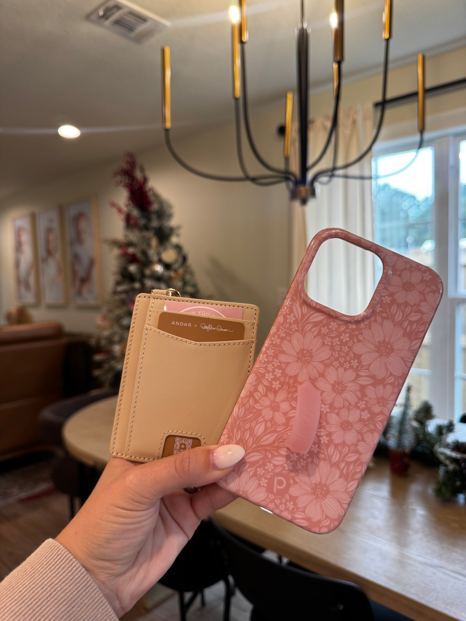 Two of my all time fav purchases and they are on sale!! Andar Denner wallet in shade Oat (BFCM25 for 30% off) and Loopy Case(code LOOPY for 20% off)