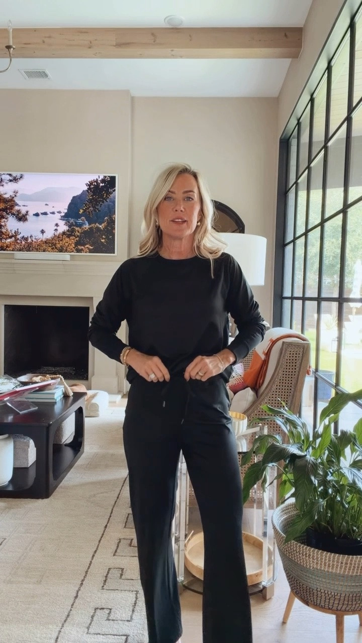 Such a great lounge set! This material is so soft and gives such an effortlessly chic look. 
Top: xs
Pants: xs

#LTKootd #LTKOver40 #LTKSeasonal