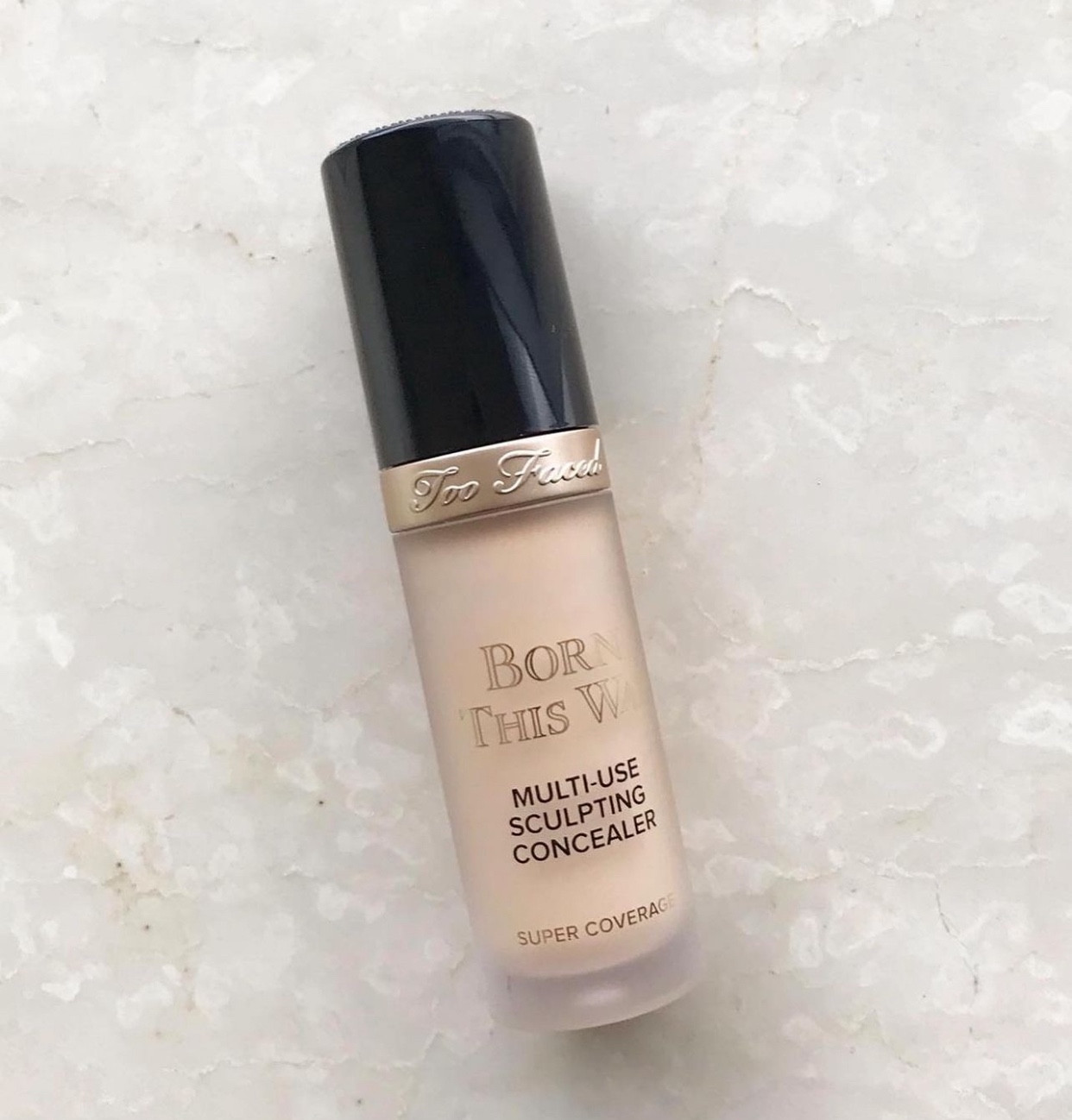 Meu corretivo favorito da vida é o Corretivo Too Faced BORN THIS WAY @toofacedlovesbrasil 

Ele é maravilhoso uso para Contornar, iluminar e esconder imperfeições com o novo corretivo de construção de camadas 4 em 1 de Too faced: Multi-uso de alta cobertura e hidratante, para garantir um look natural com pele macia.
Textura hidratante, não resseca e não craquela;
Longa duração por até 12 horas;
Perfeito para fotos: Não estoura no flash!
Sou apaixonada por ele, sem contar que a duração desse corretivo é perfeito demora muito para acabar, a embalagem é grande vale todo o vestimento e a embalagem é linda 🥰

Para o meu tom de pele eu uso a cor Porcelain para iluminar, a cor Natural Beige para cobrir imperfeições e a cor Sand para fazer contorno.

#toofaced #corretivo #maquiagem #makeup


#LTKbrasil #LTKbeauty