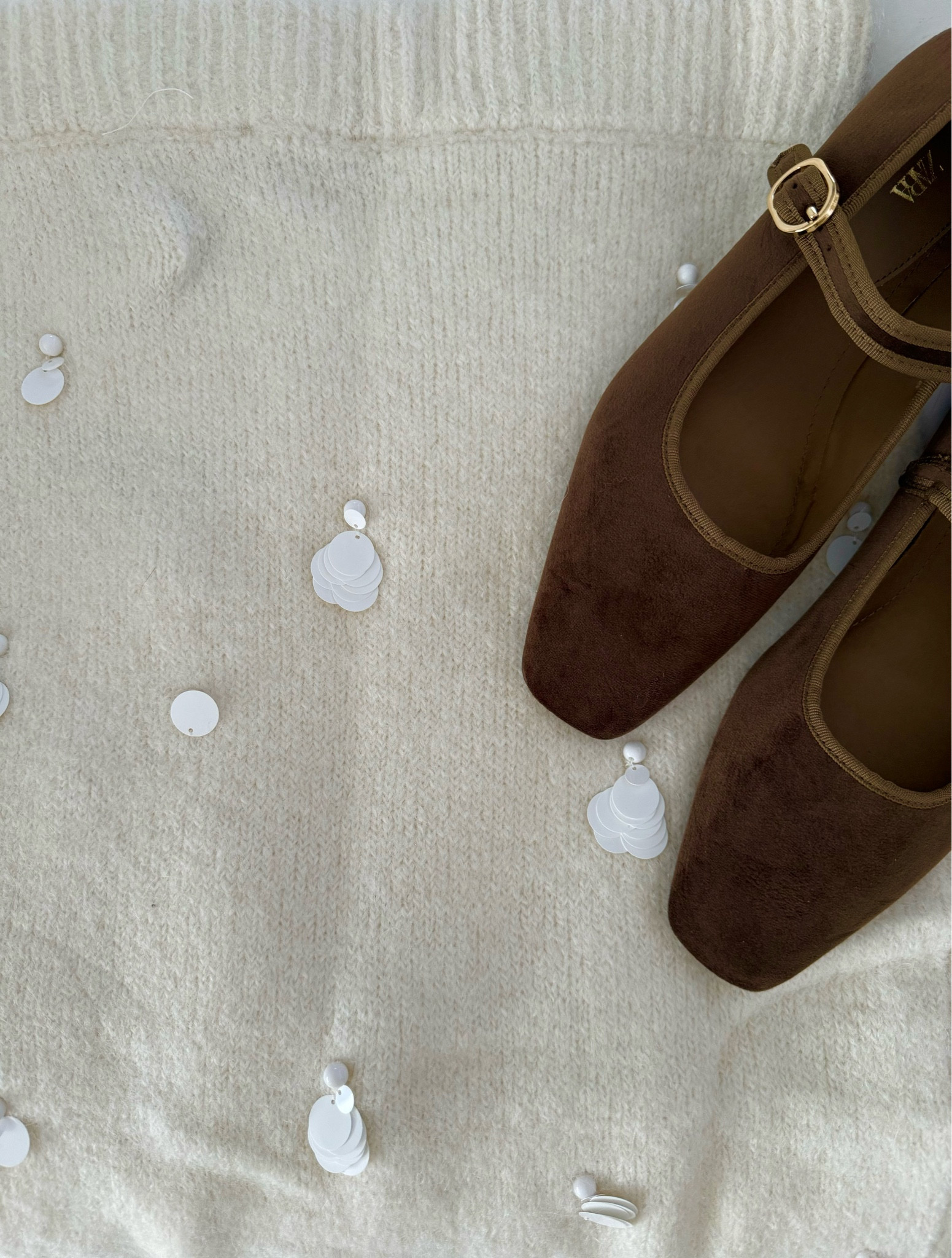 Nothing like a ballet flat and ecru knit skirt to keep you chic during the winter ✨🩰

Both items are from ZARA 🫶🏼

#LTKSeasonal #LTKshoecrush #LTKworkwear