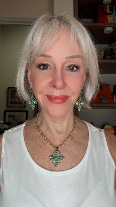 New statement green necklace and earrings drop by @kendrascott plus I linked a few of my favorites. They make great food gift giving.
#statementjewelry #greenjewels #kendrascottjewelry #giftideas #holidaylook

#LTKparties #LTKover40 #LTKHoliday