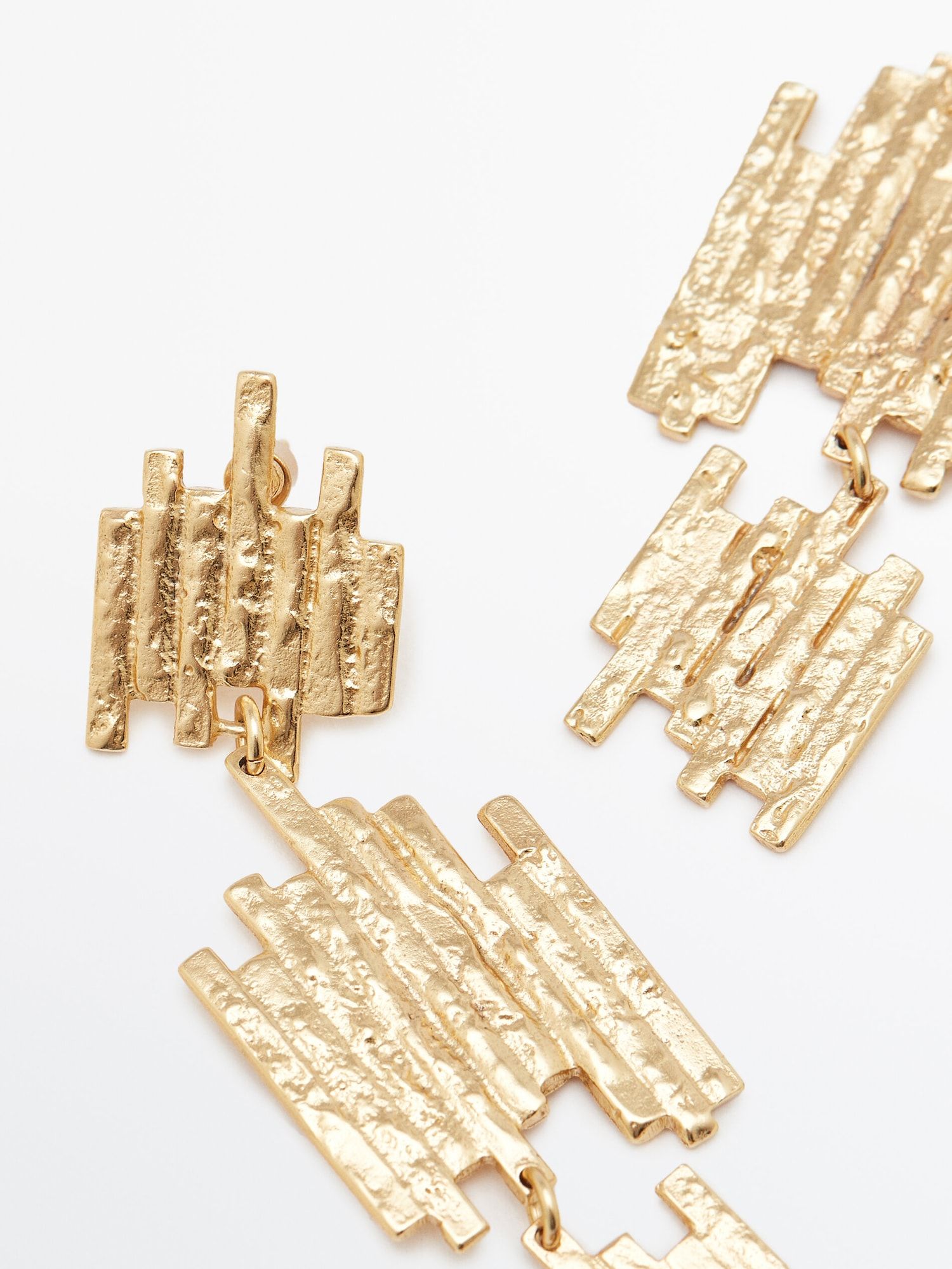 Gold-plated rough-textured long earrings | Massimo Dutti (US)