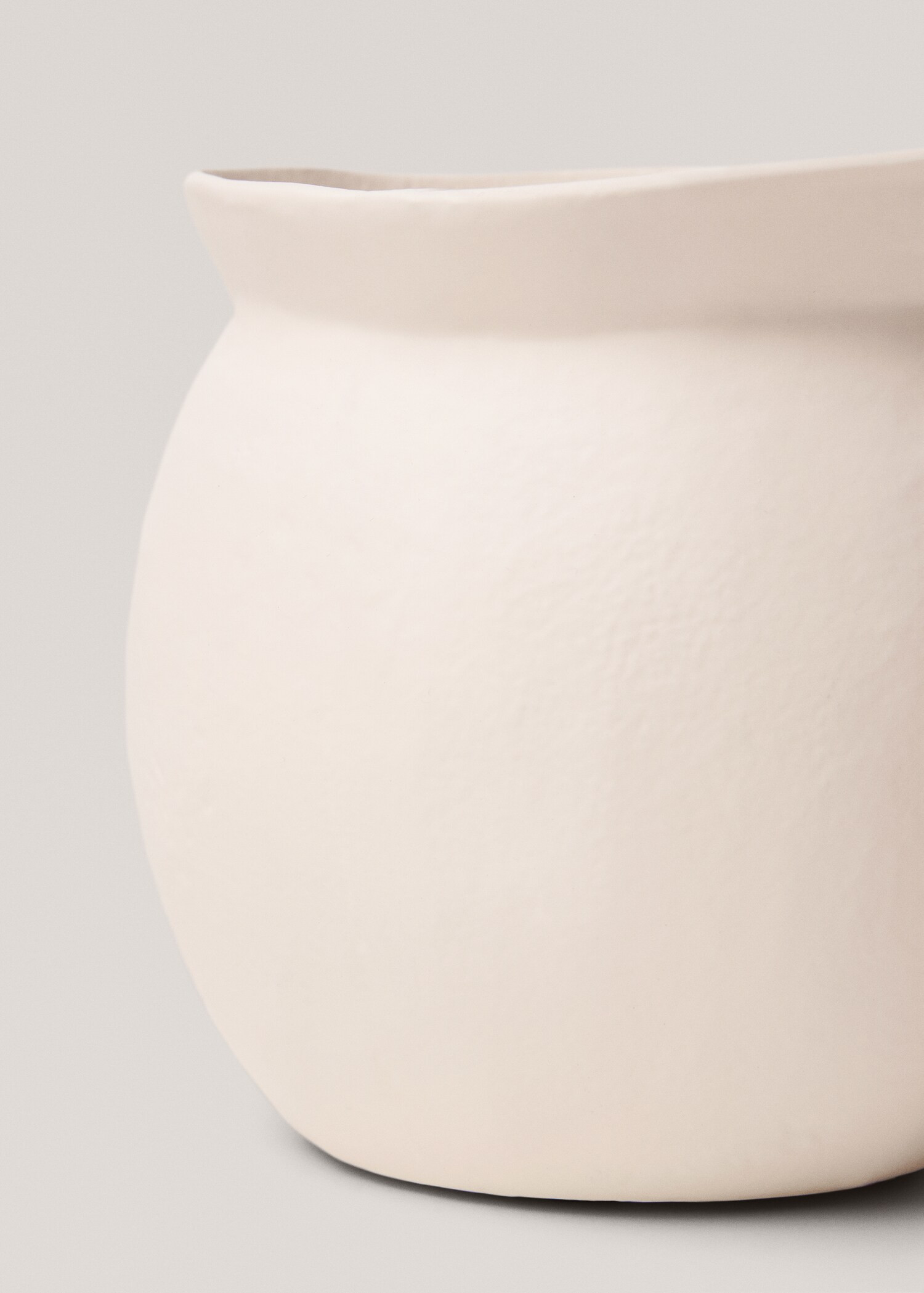 Metal vase - Home | MANGO USA | MANGO (US)