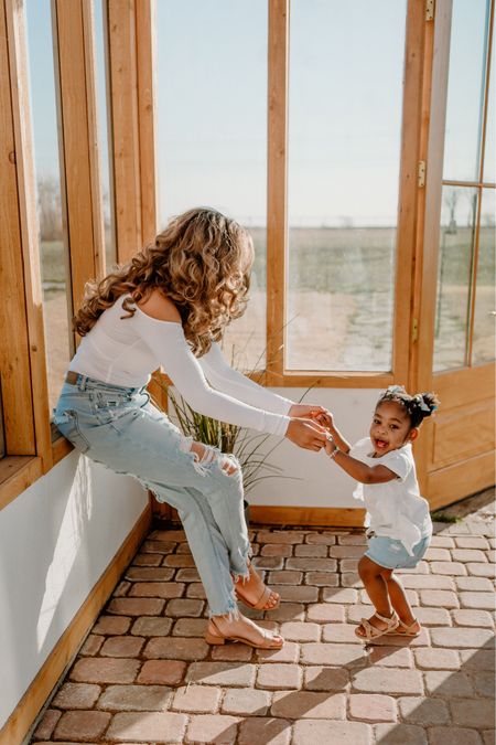 Denim Spring Outfits

Mommy and me, spring Photoshoot, denim, jeans, white top, toddler fashion

#LTKstyletip #LTKkids #LTKfamily
