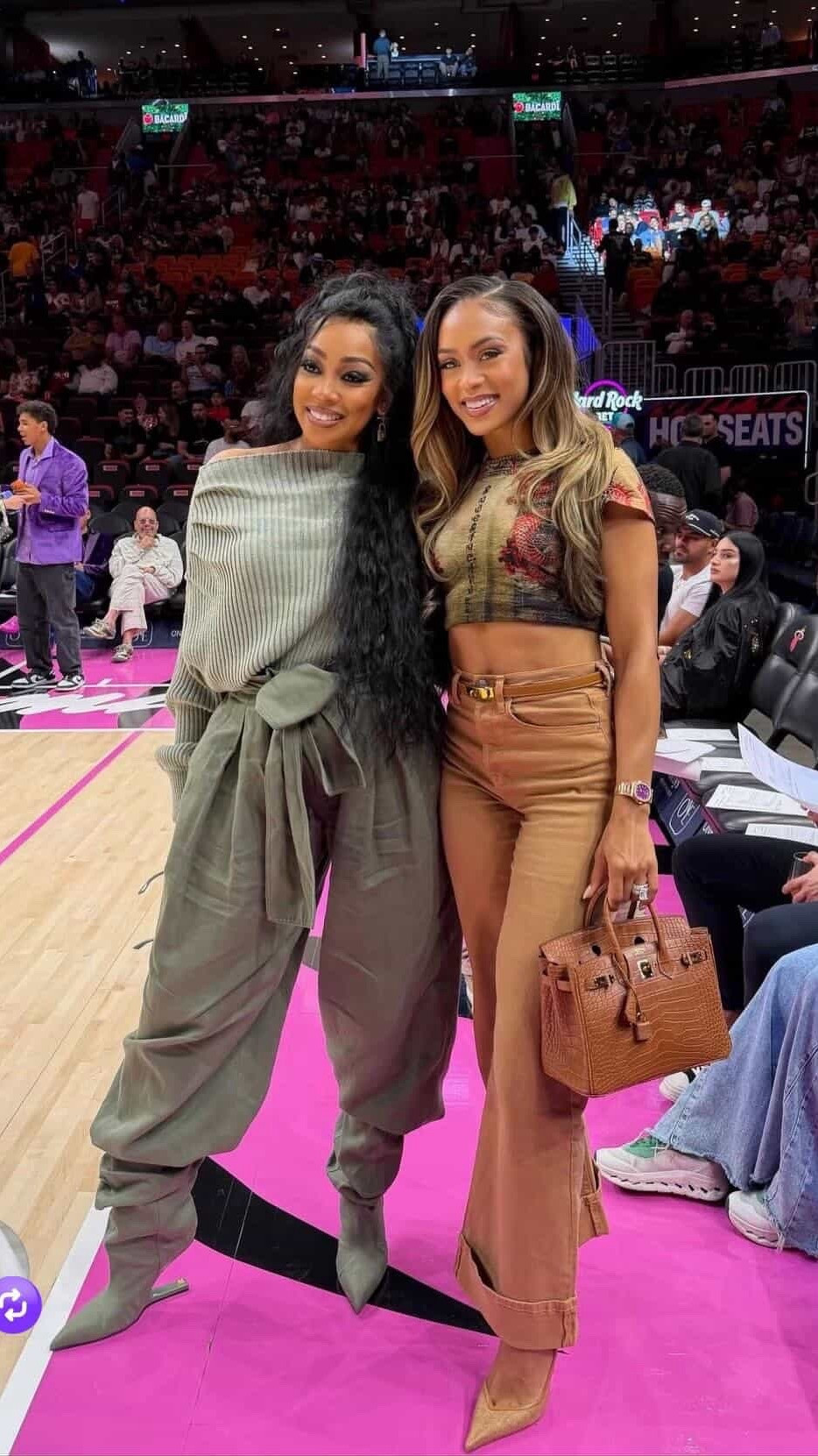 You ask, we answer! @boipelomateng says, “Please tell me where those Monica boots are from?”

@monicadenise sat courtside in $1,795 @balmain draped sculptural ankle boots paired with an olive off-the-shoulder set. Hot! Or Hmm..?

📸: IG/Reproduction

#monicafbd #monica #monicastyle #balmain #fashionbombdaily