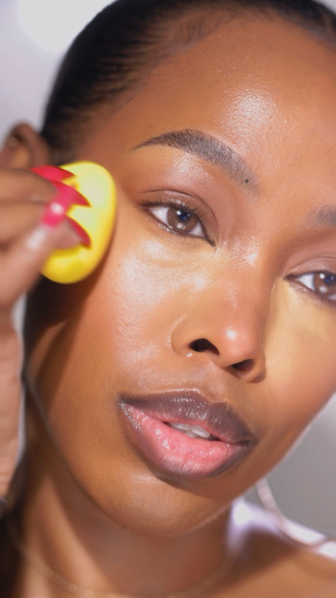 Do you like a wet or dry beauty blender? 😶👀

For me it has to be wet, I find the blender has a more even absorption when you wet it first, it is able to do the blending for you. When dry it sucks up so much concealer on the first few bounces and then leaves you with weird skipping marks. You have to put in a lot more effort to get your makeup to look even. 

Let me know are you team dry or wet? (No judgement 😂) 

beautyblender
•the original makeup sponge 

toofacedlovestheuk 
•born this way concealer; cookie & butterscotch 

#LTKBeauty #LTKOver40