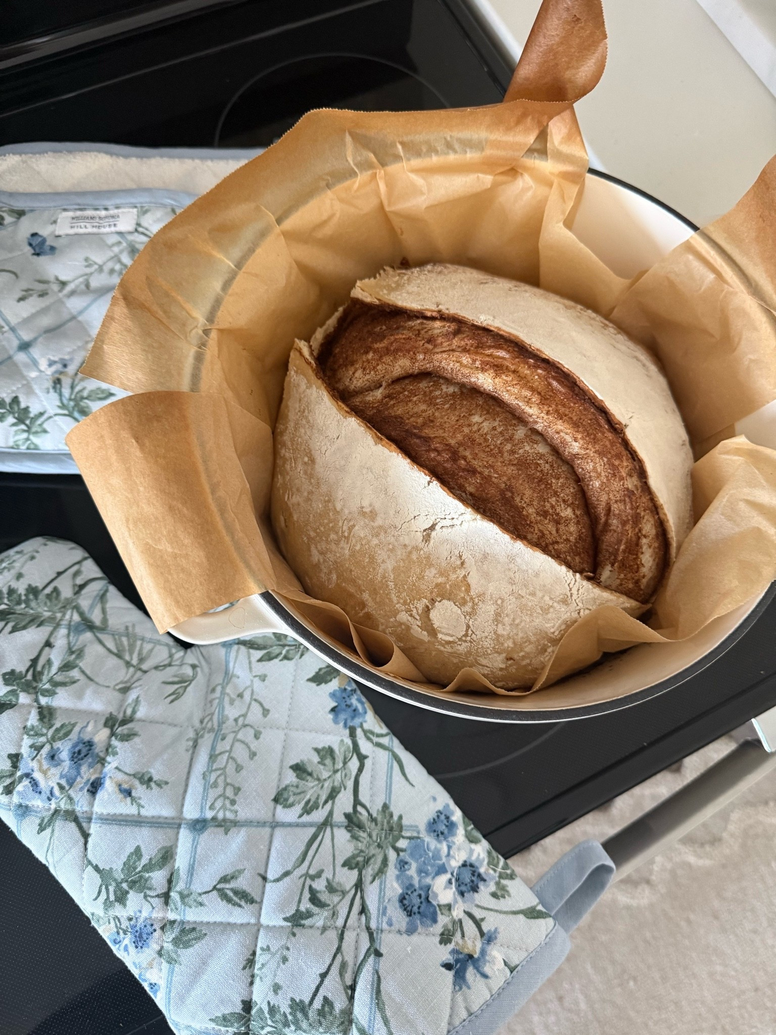 Sourdough bread featuring the cutest Williams Sonoma collab with Hill House💙💙