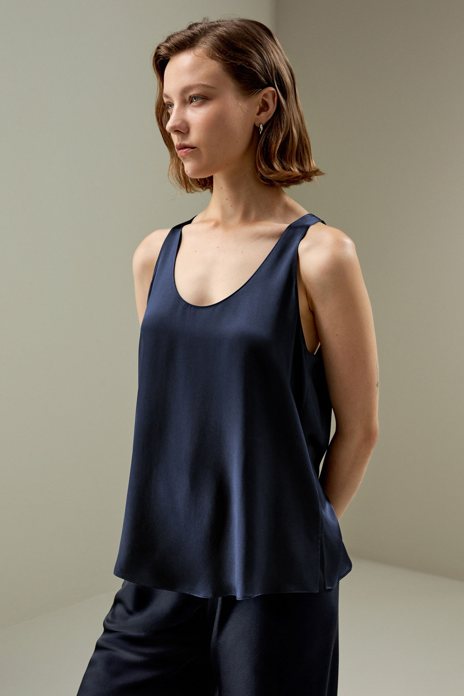 Relaxed Silk U-neck Tank | LilySilk