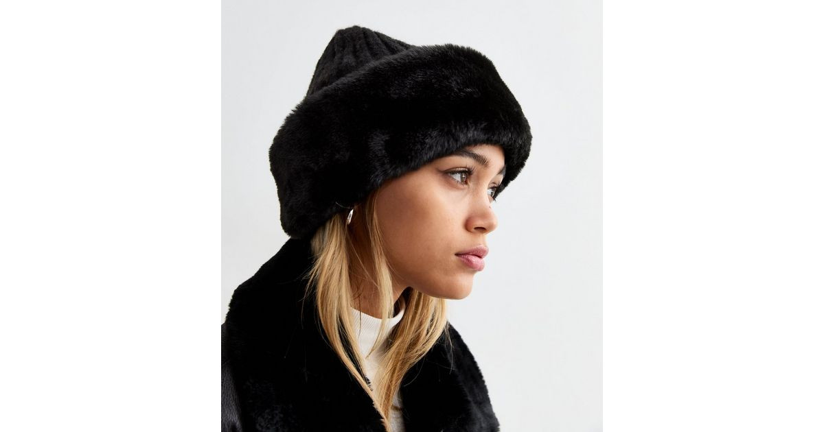 Black Ribbed Knit Faux Fur Trim Beanie
						
						Add to Saved Items
						Remove from Saved It... | New Look (UK)