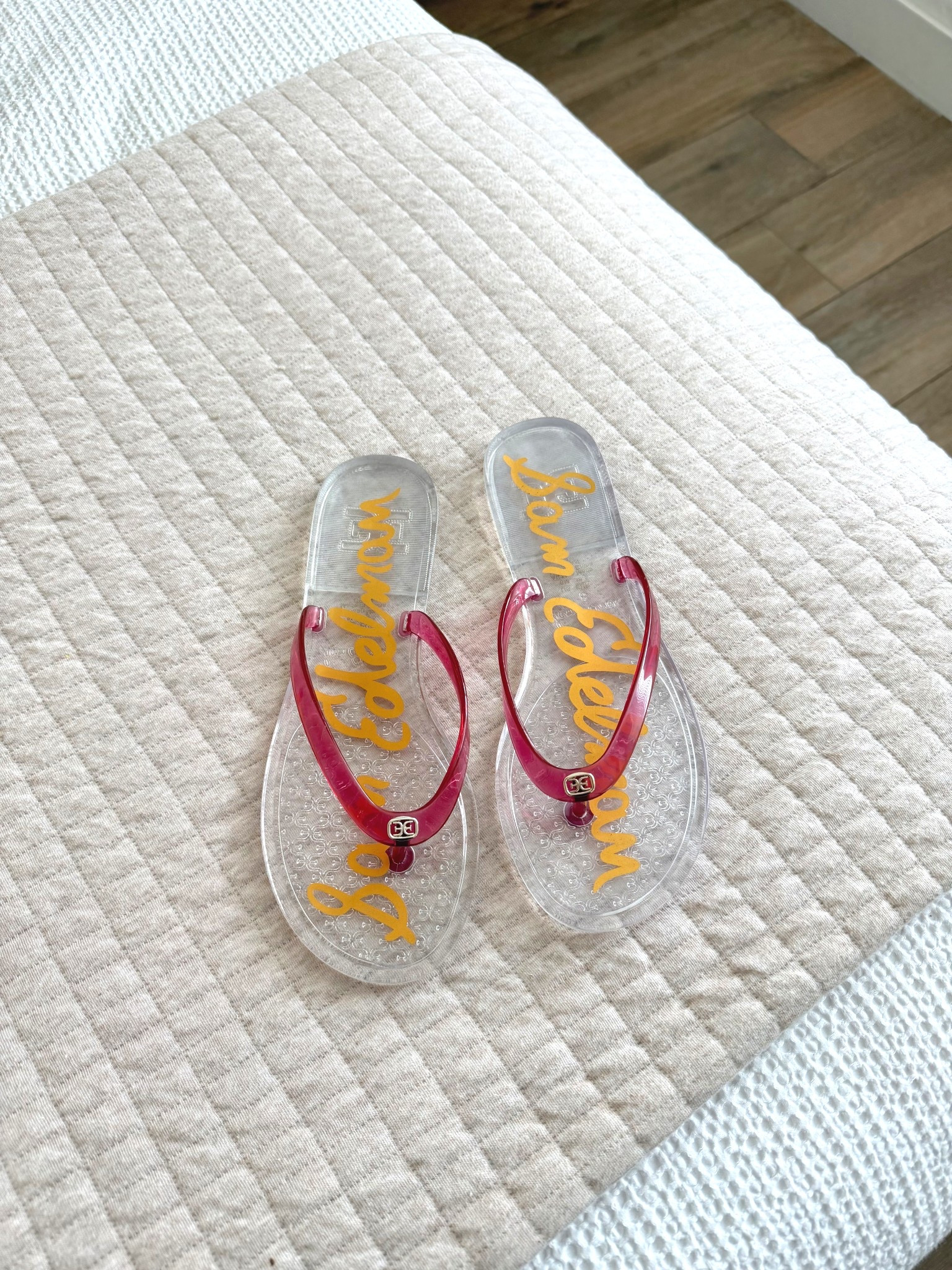 My Sam Edelman jelly flips flops are 37% off right now! I have these in a few colors and they’re so comfy! Runs tts! 



#LTKSeasonal #LTKSpringSale #LTKootd