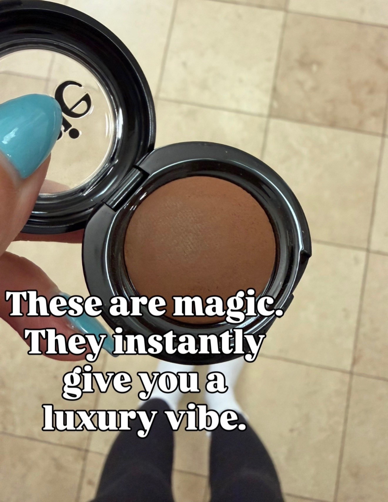 Obsessed with this product! 

Saie eyeshadow: Panna cotta

Beauty, beauty must haves, makeup, makeup must haves